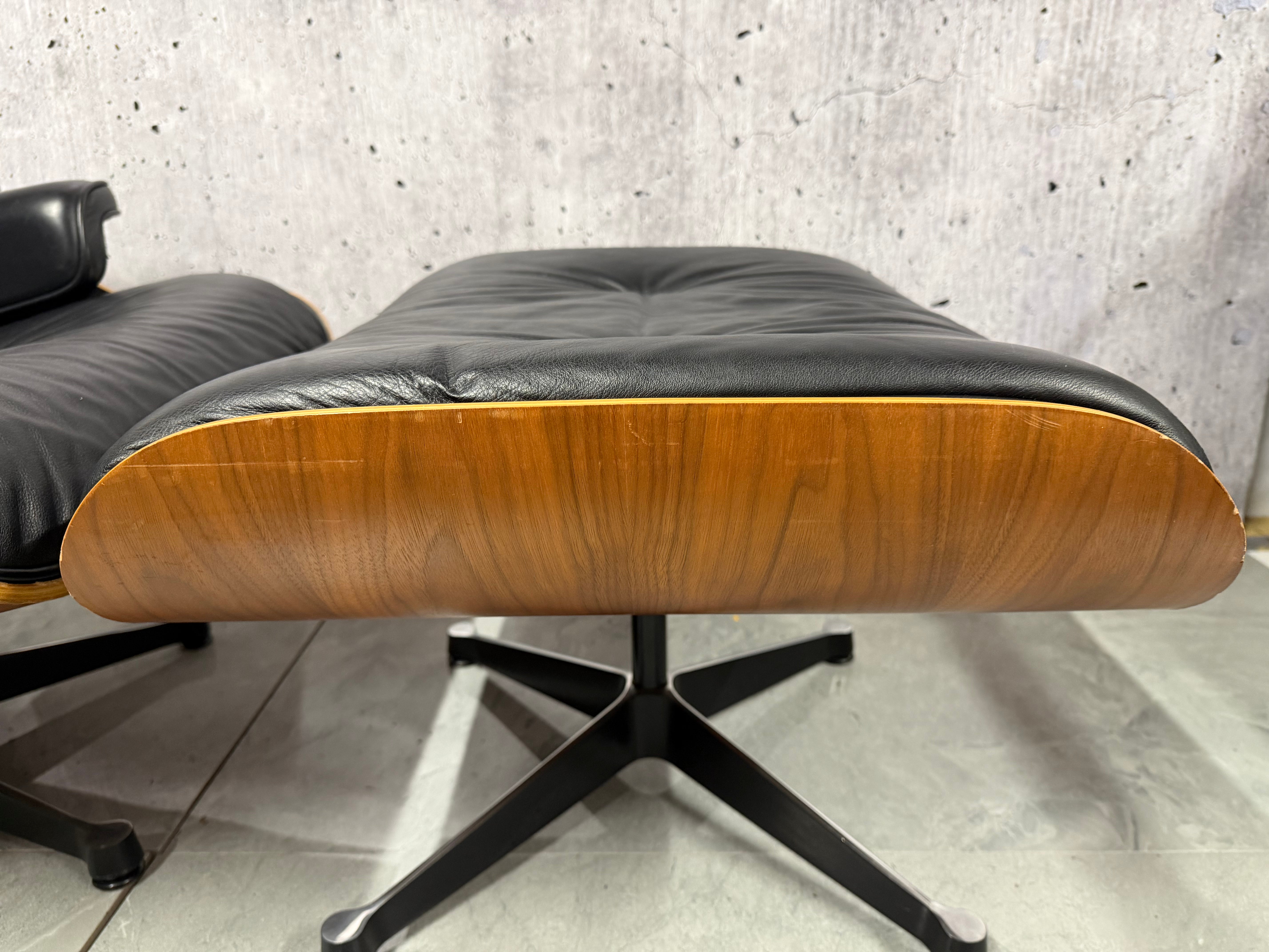 Vitra Eames 670 Lounge Chair & Ottoman American Cherry Preloved