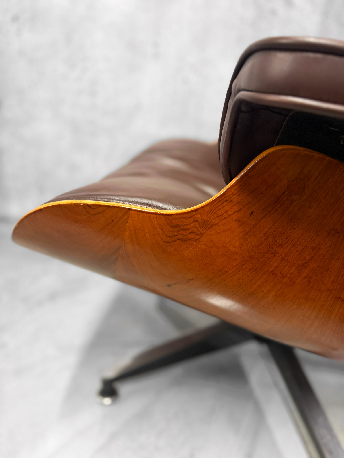 Herman Miller Eames 670 Lounge Chair Rosewood Brown Vintage