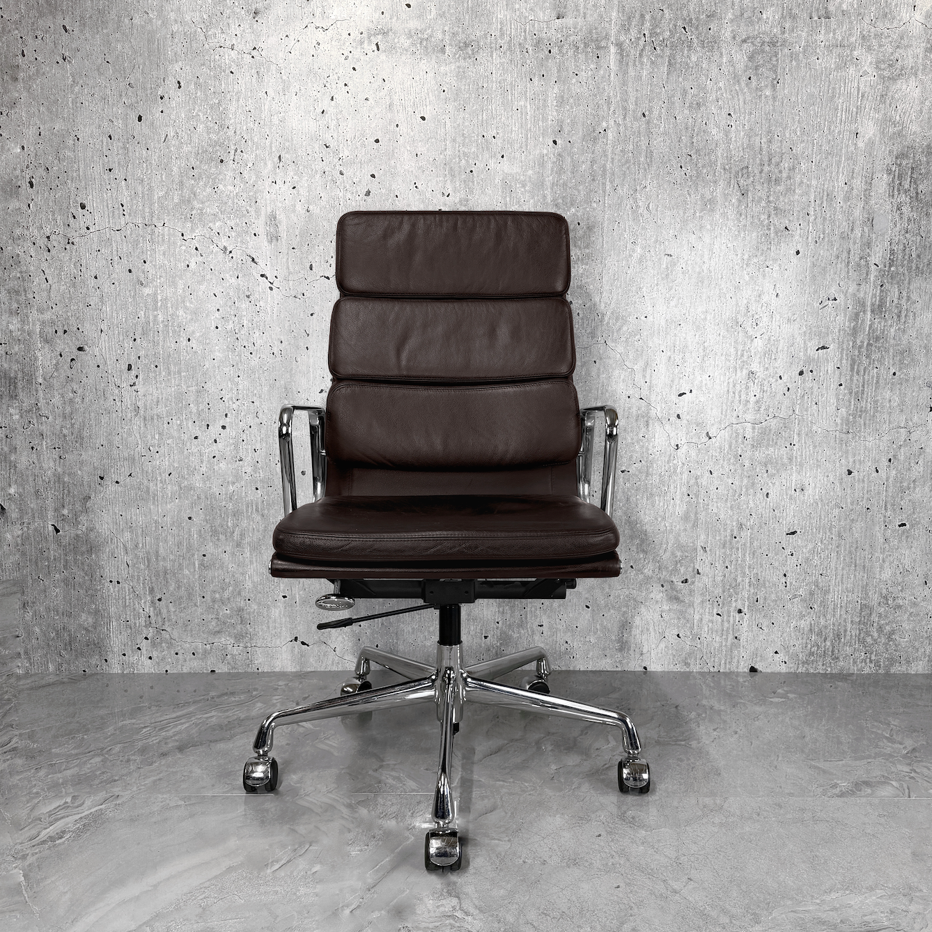 Brown_Leather_Vitra_Eames_EA219_Chrome_Office_Chair
