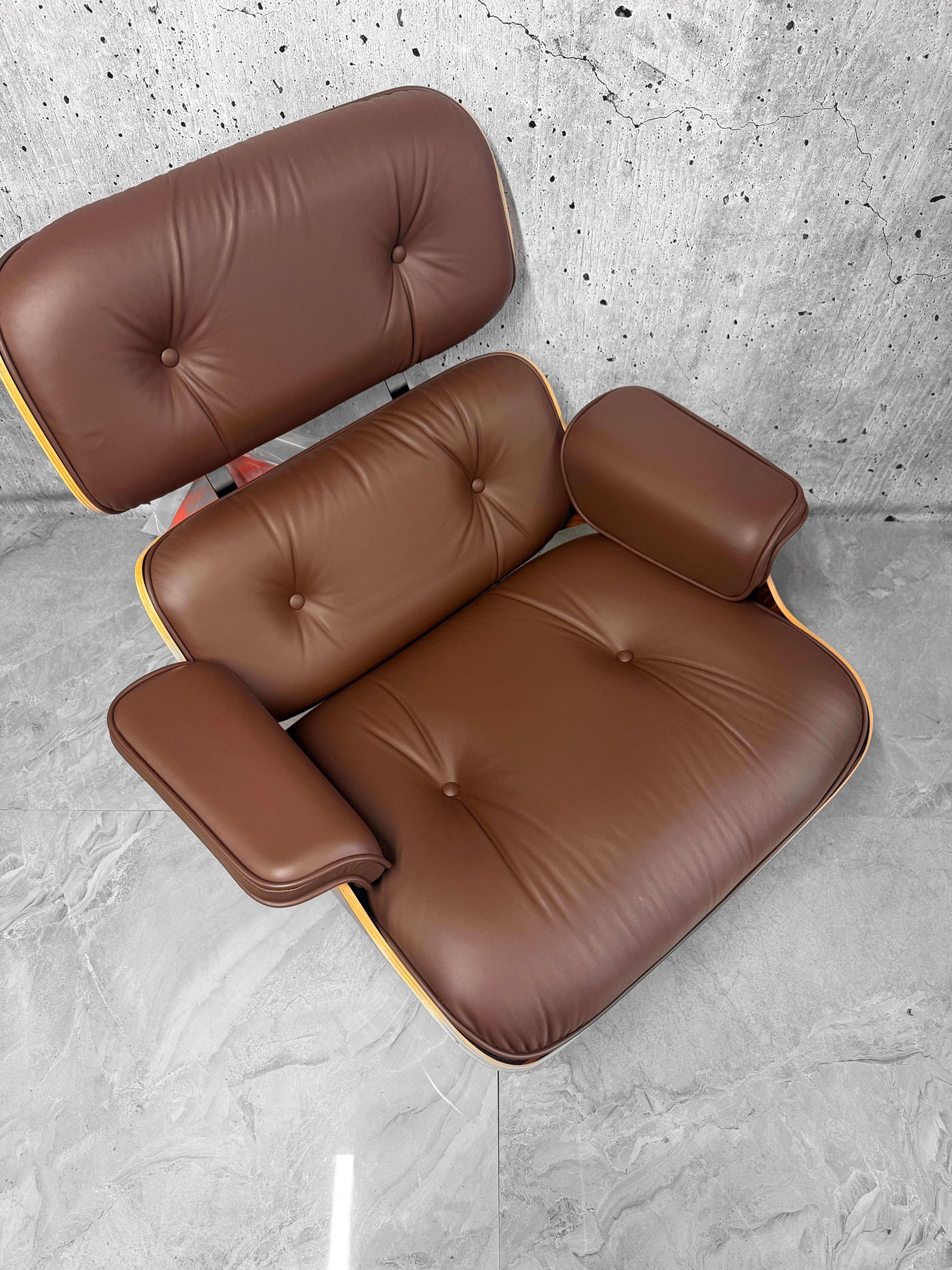 Herman Miller Eames 670 Lounge Chair & Ottoman Santos Palisander Brown Unused