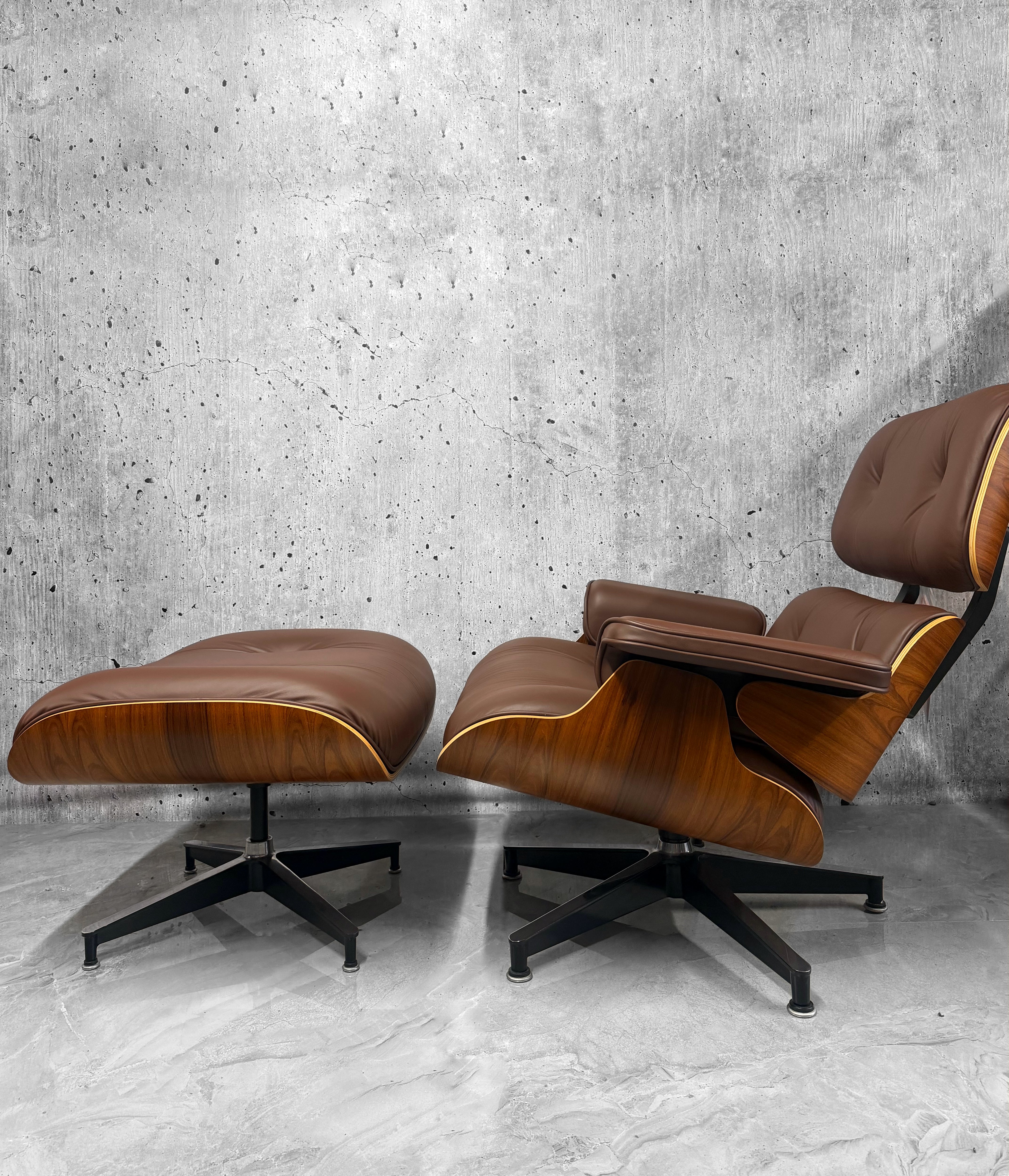 Herman Miller Eames 670 Lounge Chair & Ottoman Santos Palisander Brown Unused