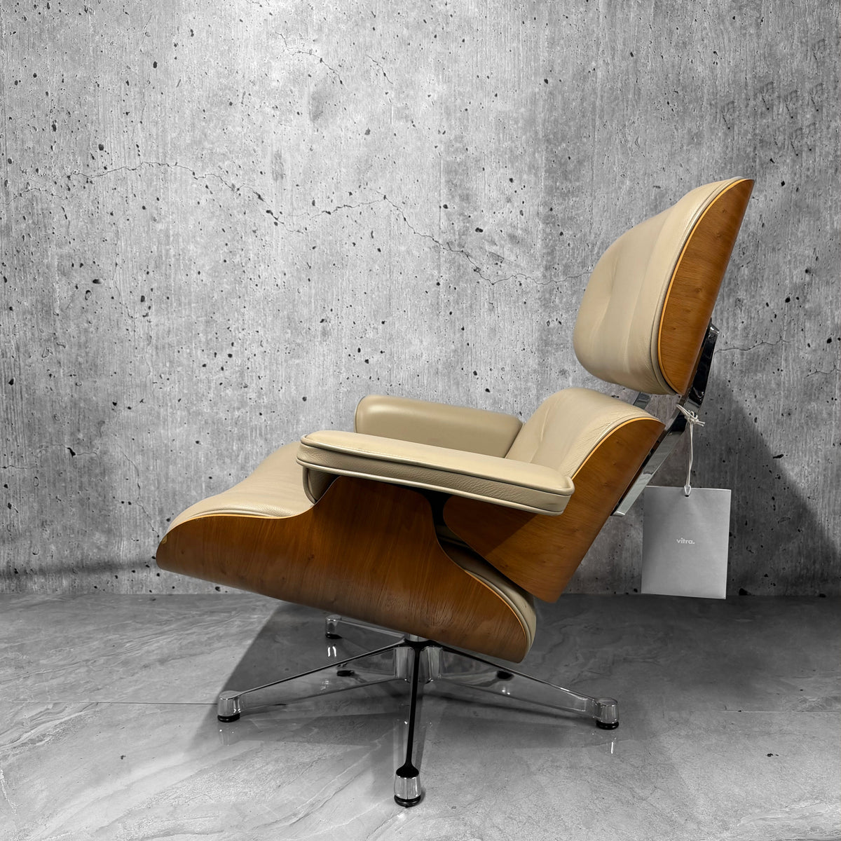 Vitra Eames 670 Lounge Chair American Cherry Sand Leather Preowned