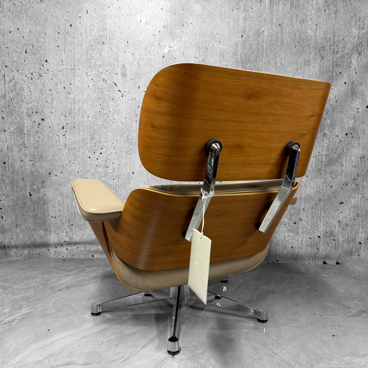 Vitra Eames 670 Lounge Chair American Cherry Sand Leather Preowned