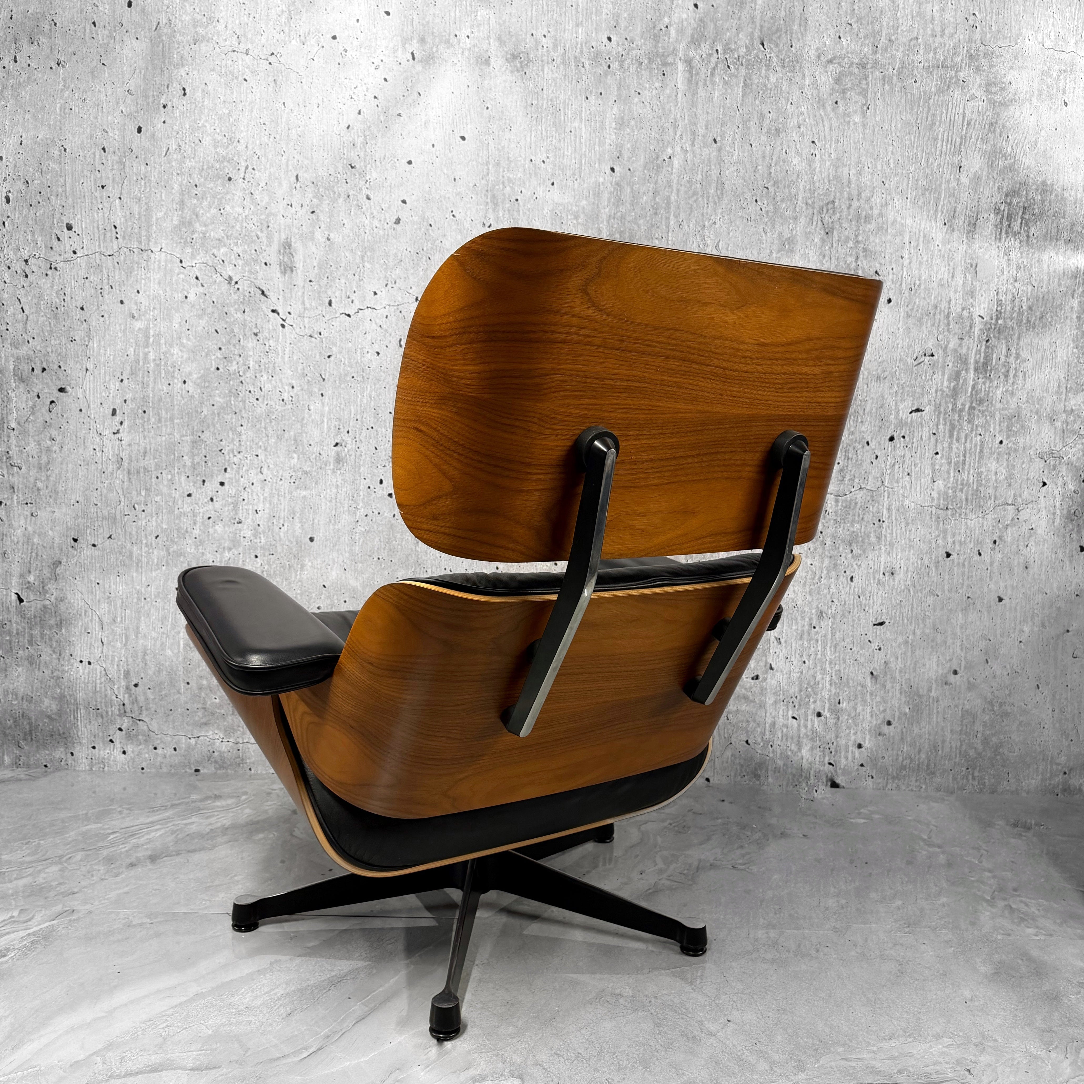 Vitra Eames 670 Lounge Chair & Ottoman American Cherry Preloved