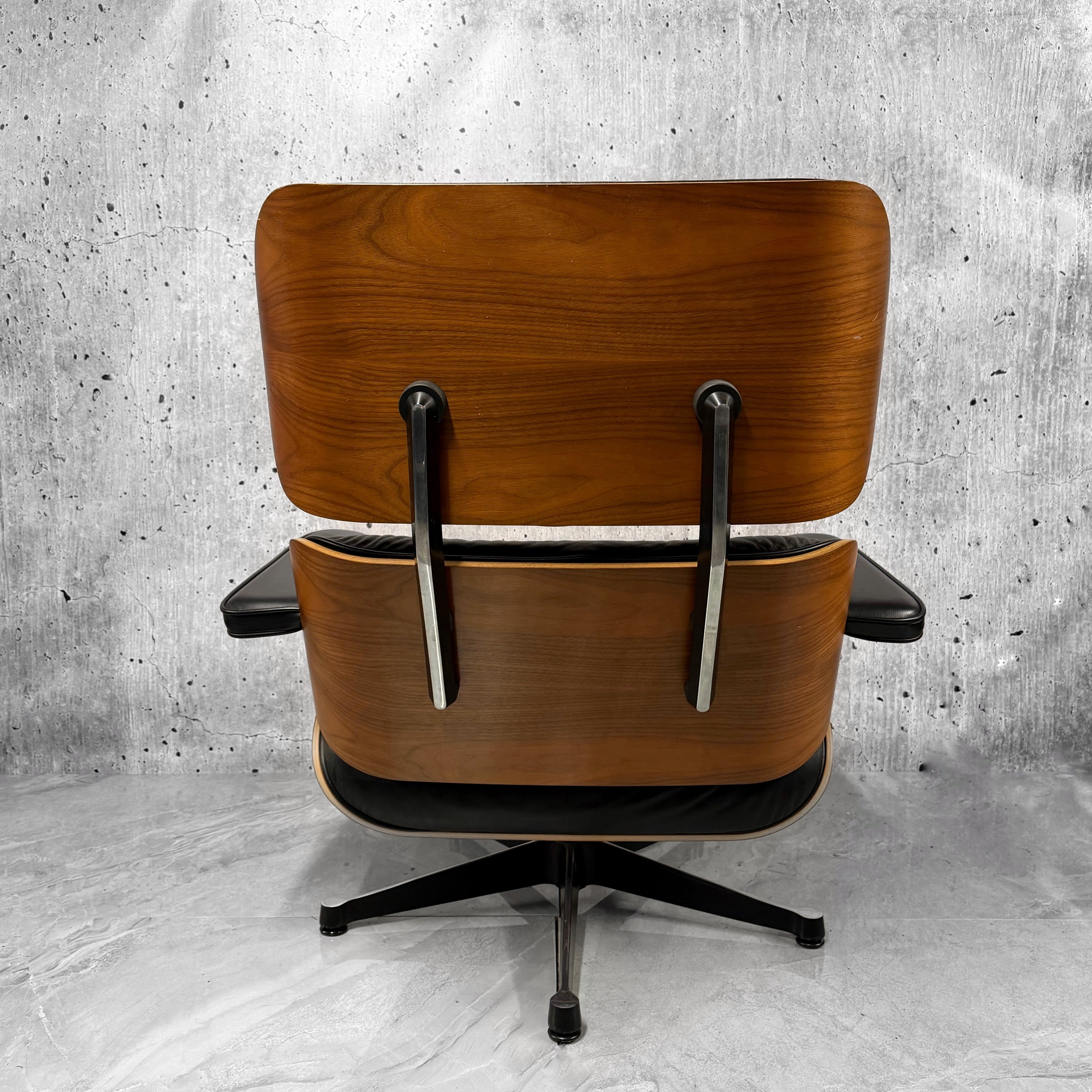 Vitra Eames 670 Lounge Chair & Ottoman American Cherry Preloved