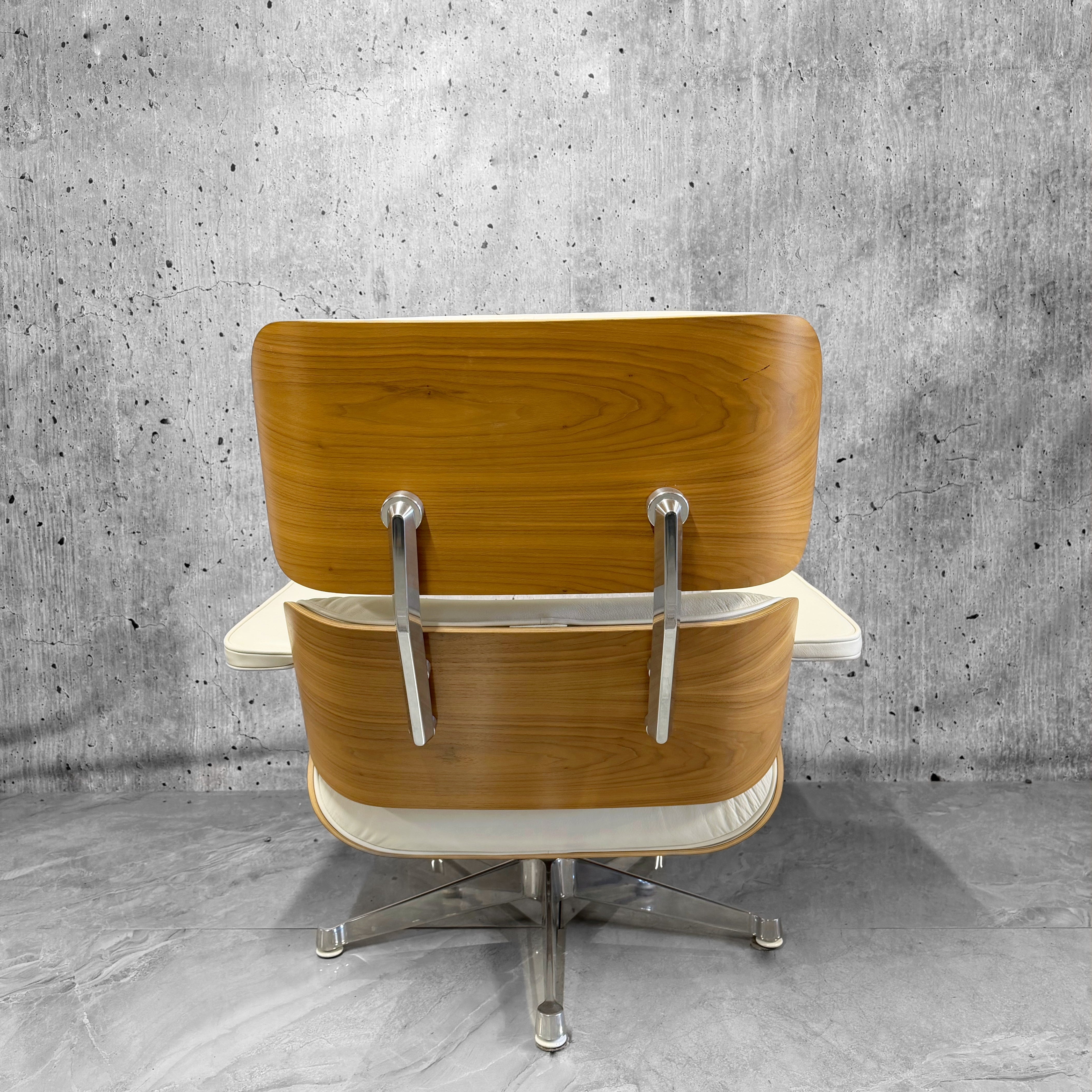 Vitra Eames 670 Lounge Chair & Ottoman American Cherry Snow Leather Preloved