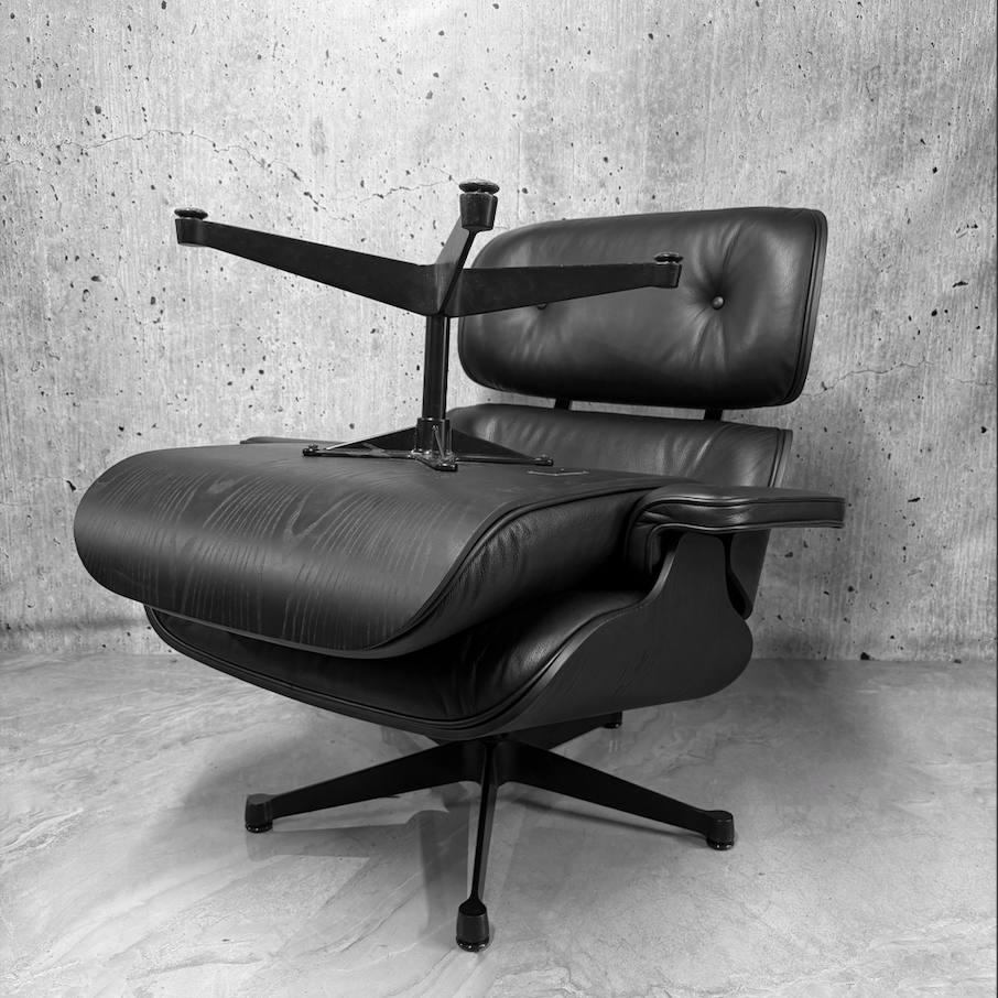 Vitra Eames 670 Lounge Chair & Ottoman Black Chestnut Black Leather Preloved