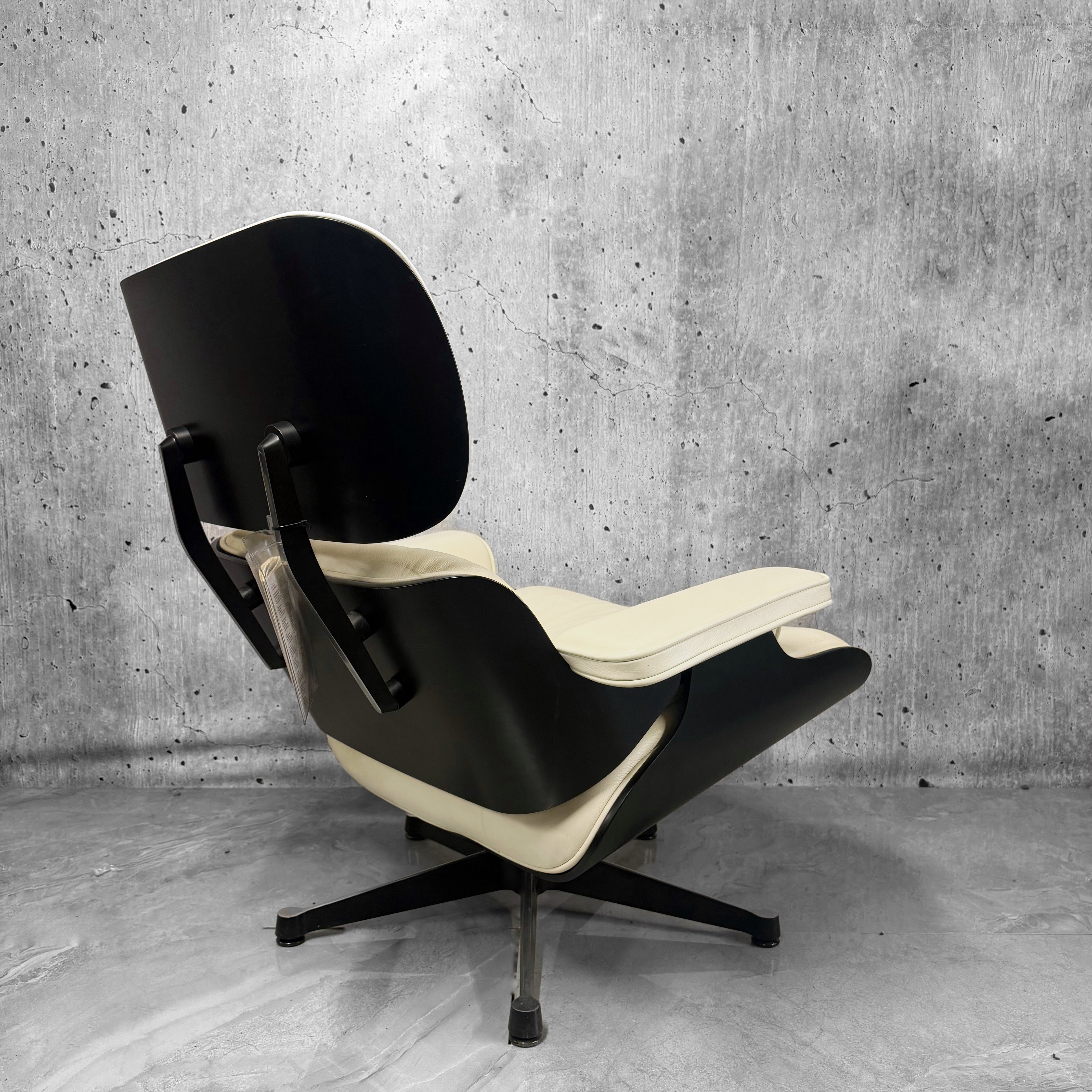 Vitra Eames 670 Lounge Chair & Ottoman Black Chestnut Snow Leather Preloved