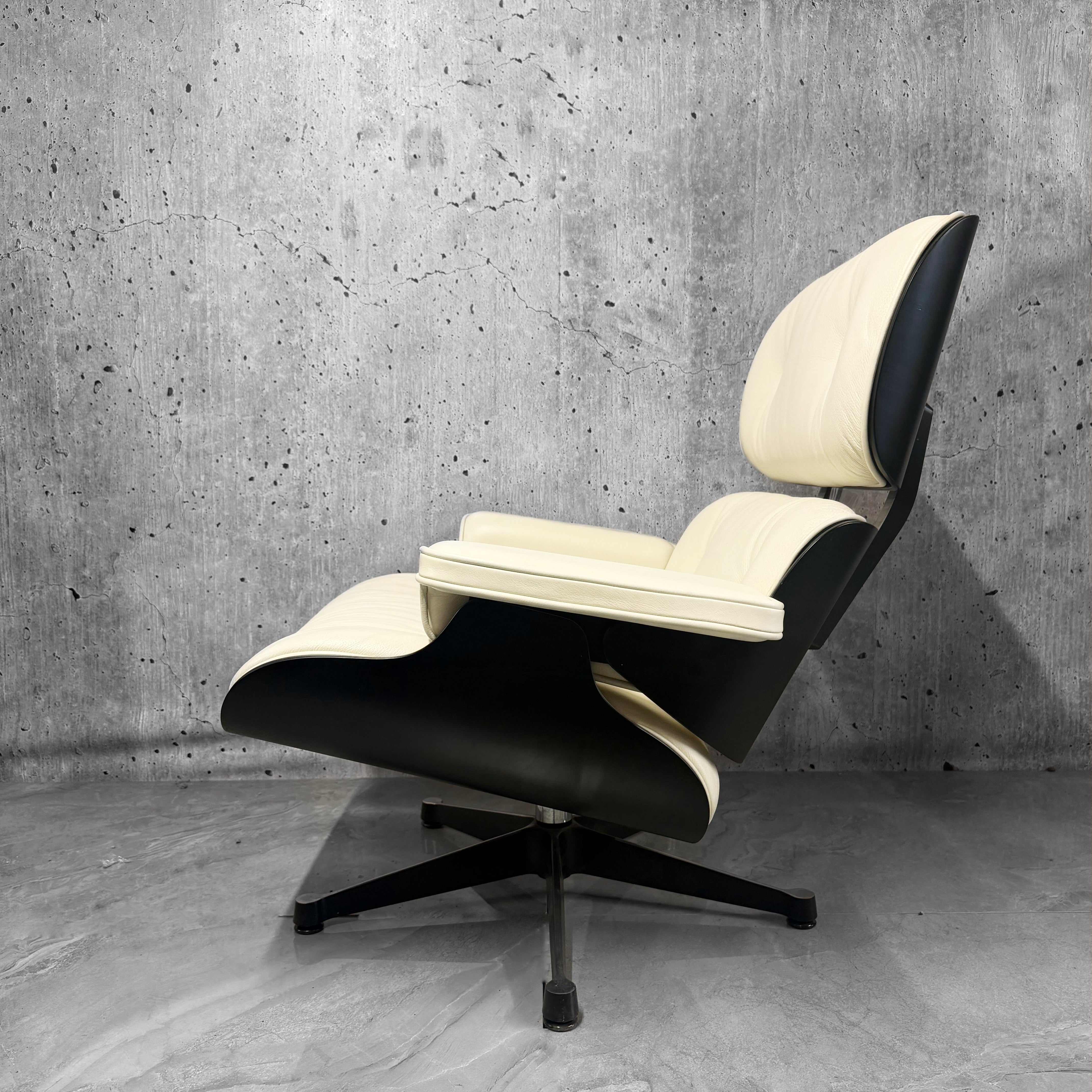 Vitra Eames 670 Lounge Chair & Ottoman Black Chestnut Snow Leather Preloved