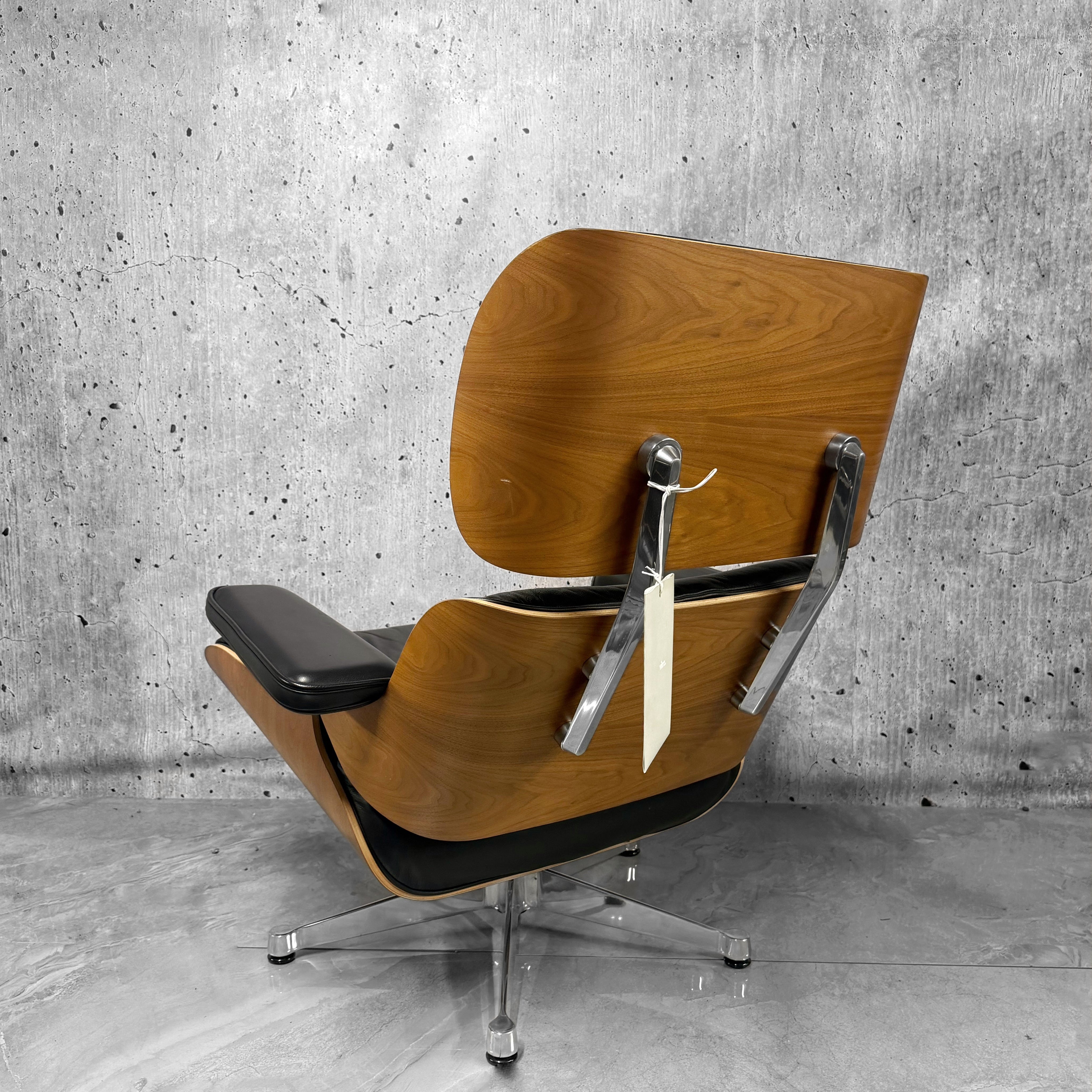 Vitra Eames 670 Lounge Chair & Ottoman Walnut Chrome Preloved