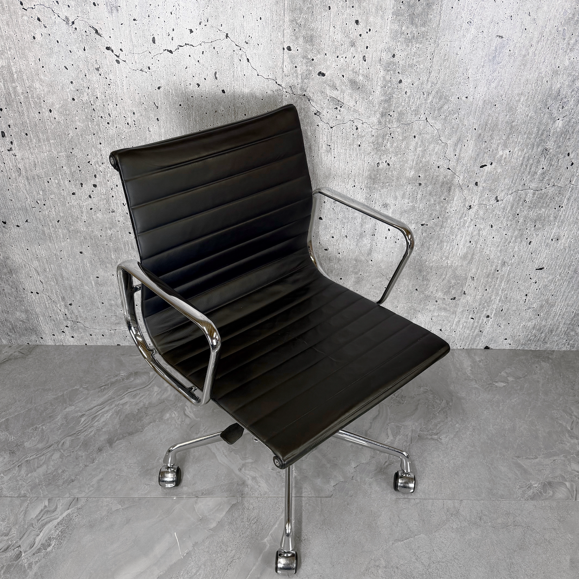 Vitra Eames EA117 Leather Ribbed Office Chair black