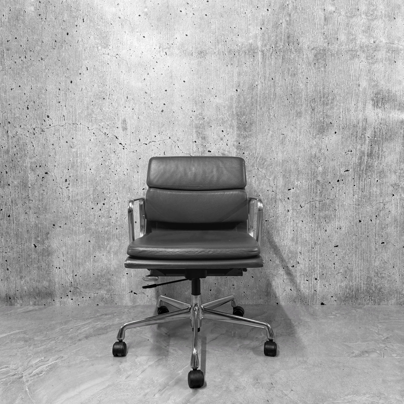 Vitra Eames EA217 Leather Softpad Lowback Office Chair grey