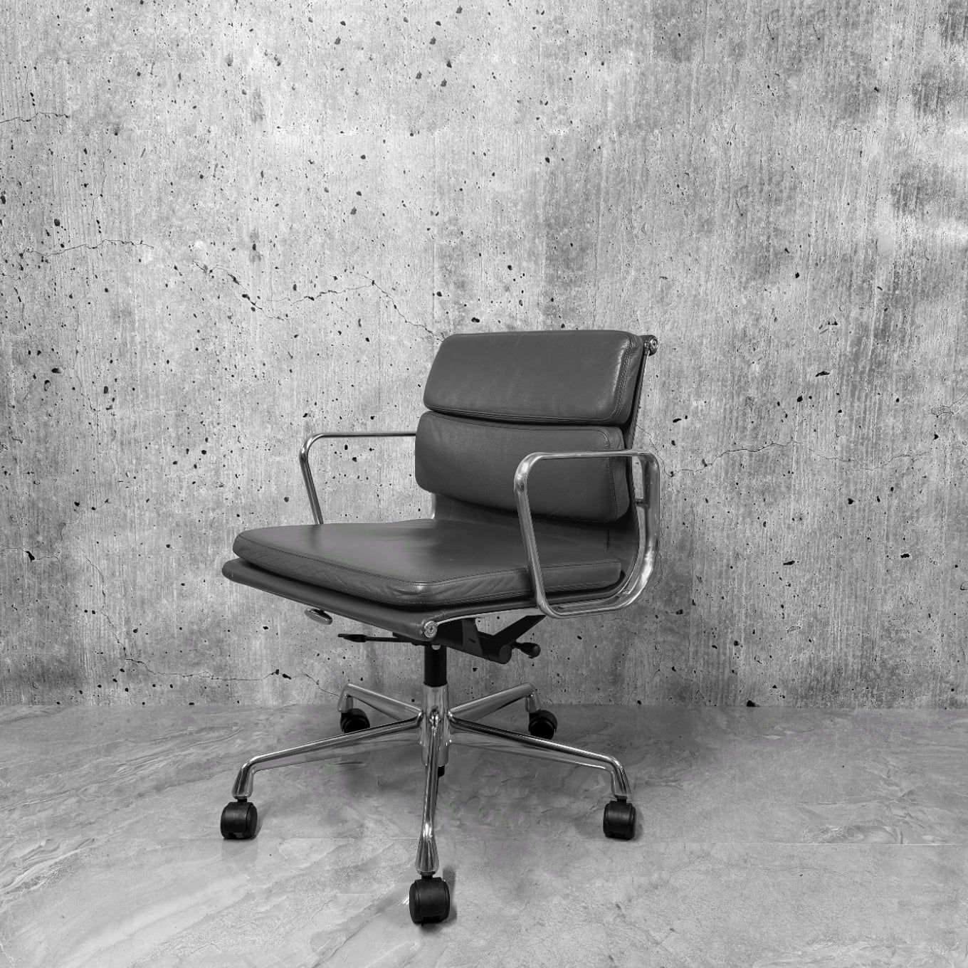 Vitra Eames EA217 Leather Softpad Lowback Office Chair grey