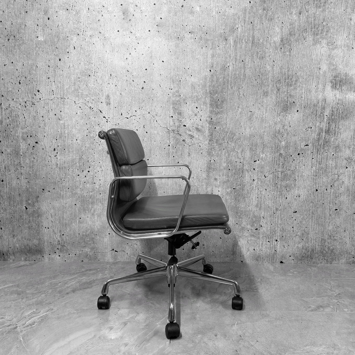 Vitra Eames EA217 Leather Softpad Lowback Office Chair grey