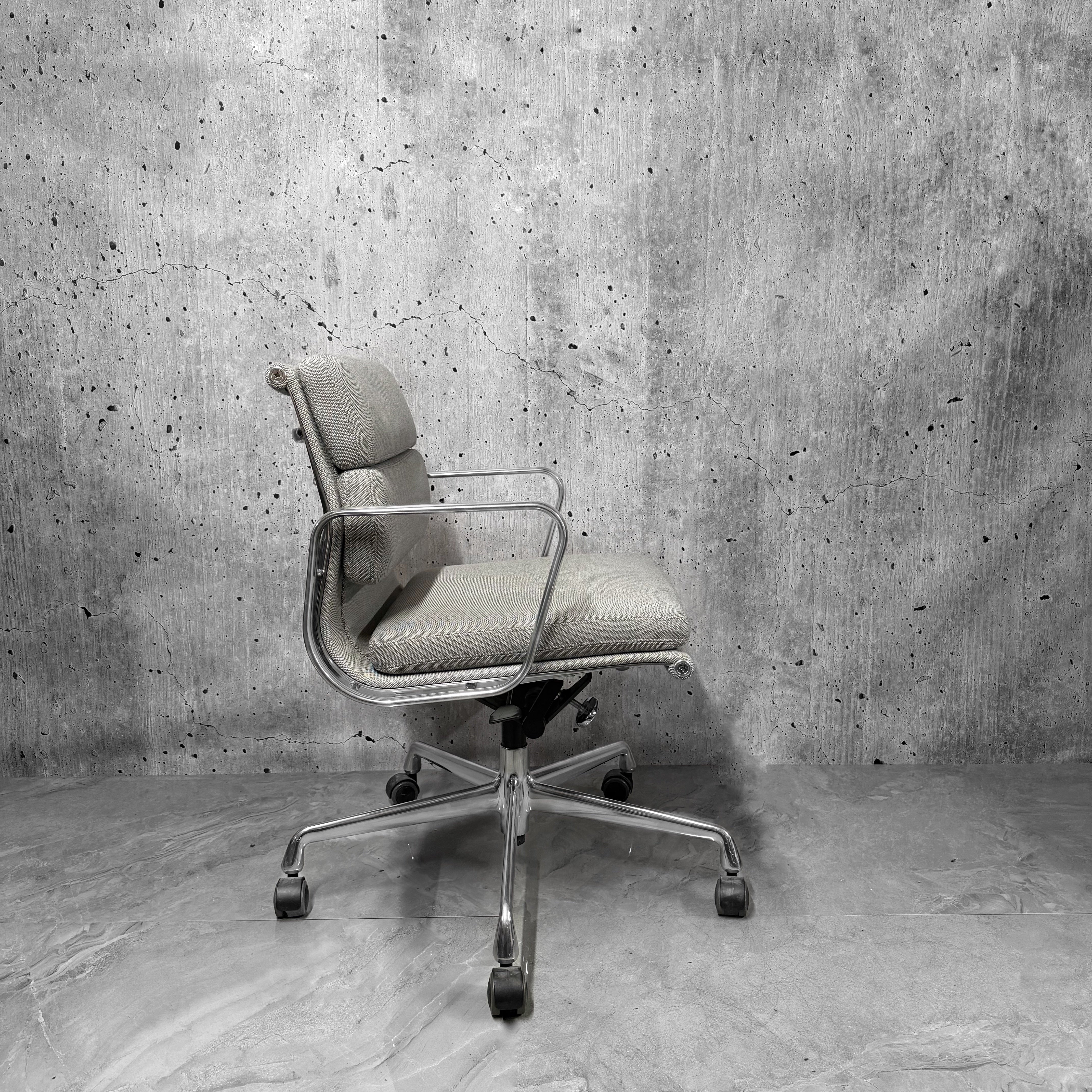 Vitra Eames EA217 Softpad Fabric Lowback Office Chair New Condition