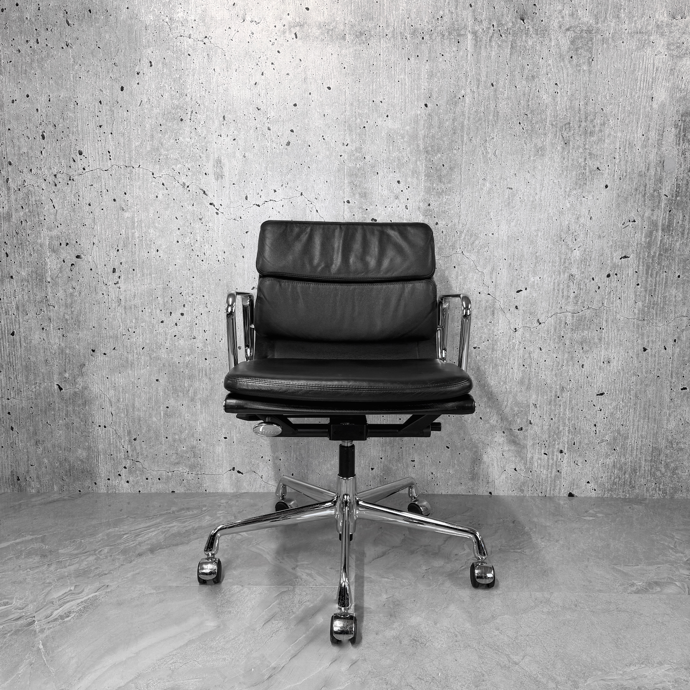 Vitra Eames Leather Softpad EA217 Lowback Office chair