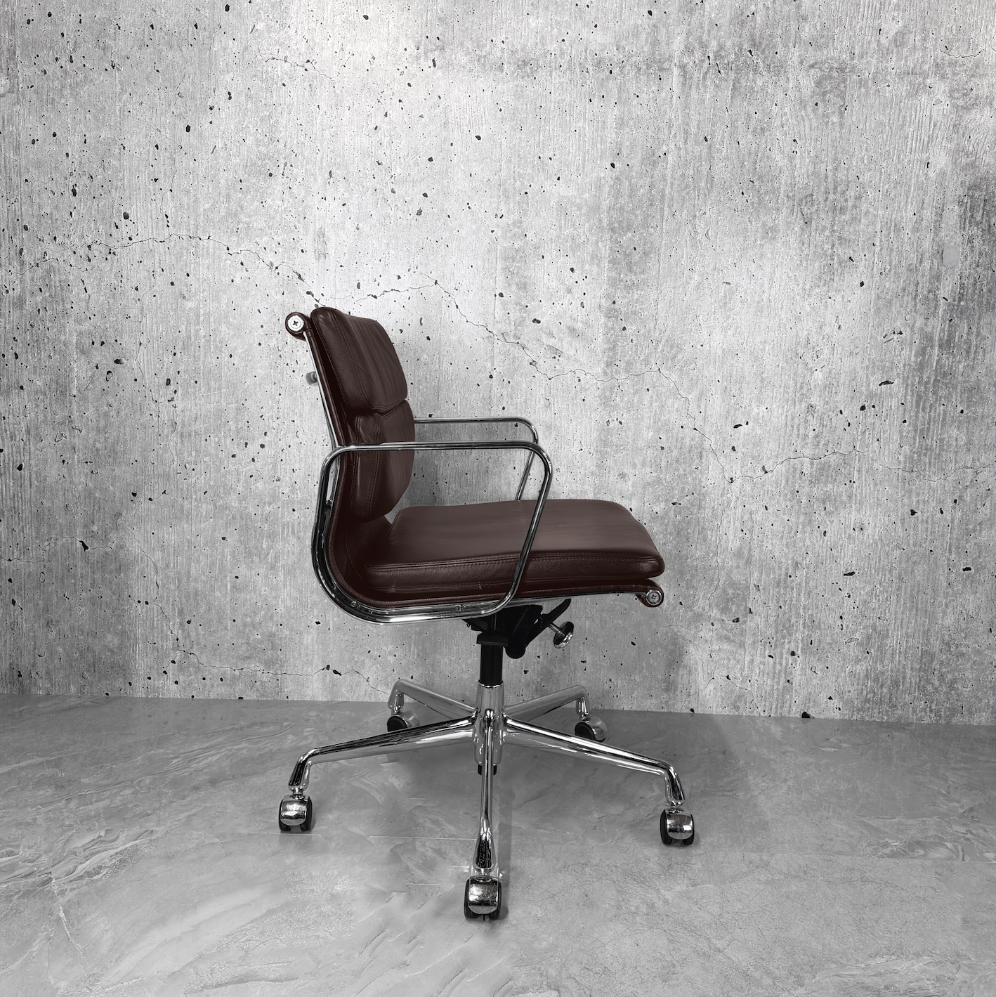 Vitra Eames Leather Softpad EA217 Lowback Office chair brown