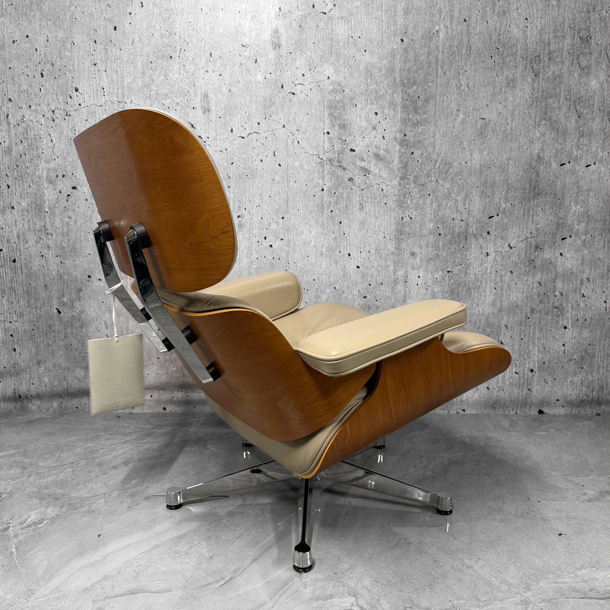 Vitra Eames 670 Lounge Chair American Cherry Sand Leather Preowned