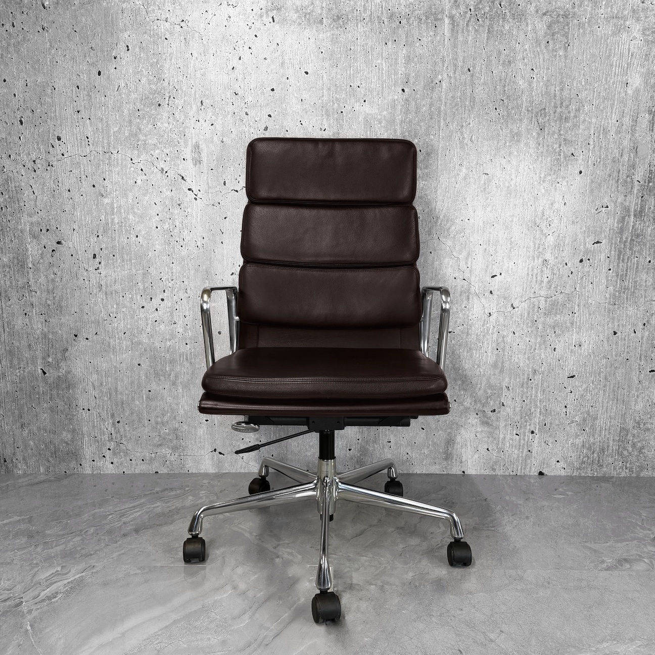 Brown_Leather_Vitra_Eames_EA219_Polished aluminium_Office_Chair