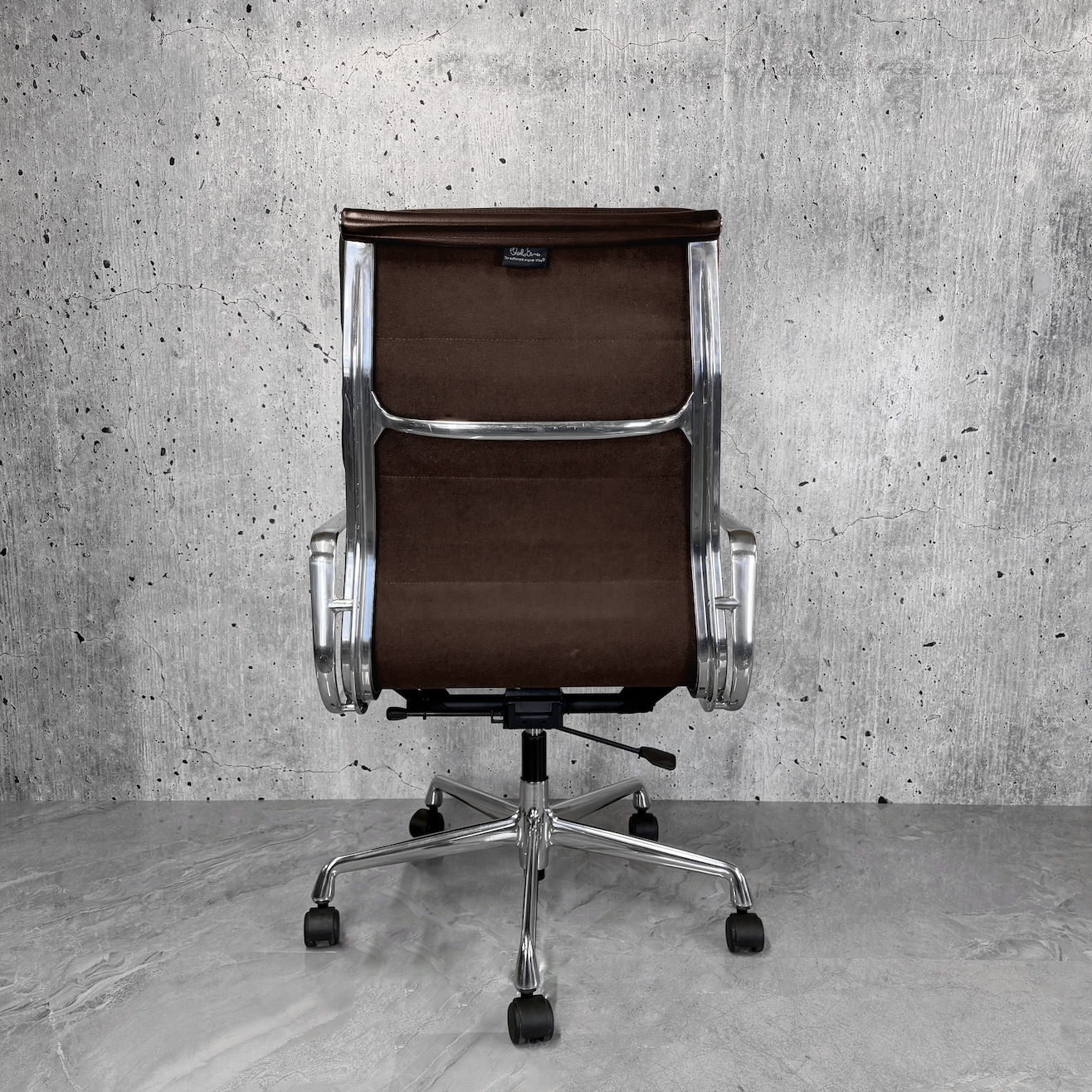 Brown_Leather_Vitra_Eames_EA219_Polished aluminium_Office_Chair