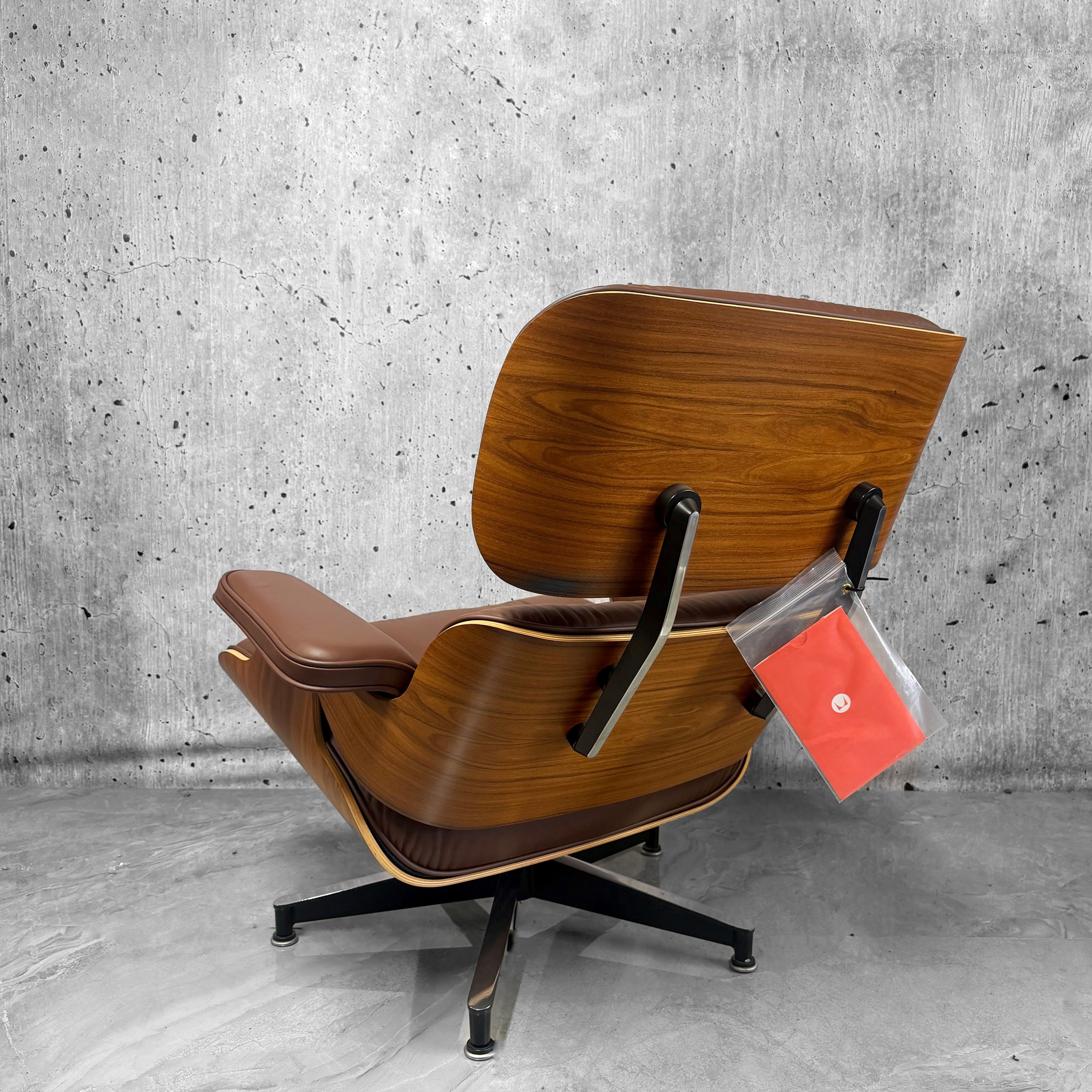 Herman Miller Eames 670 Lounge Chair & Ottoman Santos Palisander Brown Unused