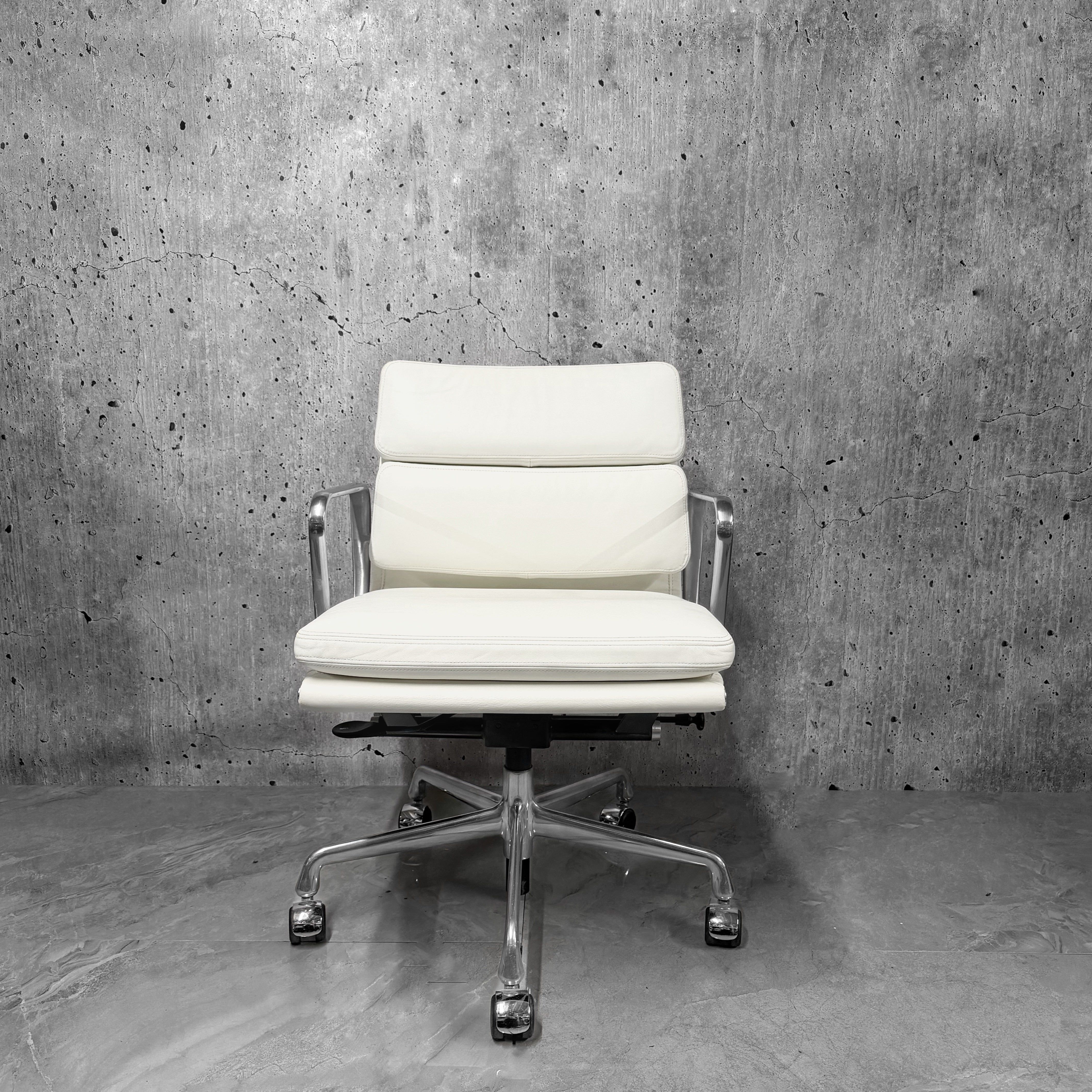 Herman Miller Eames USA EA435 Softpad Office Chair Refurbished