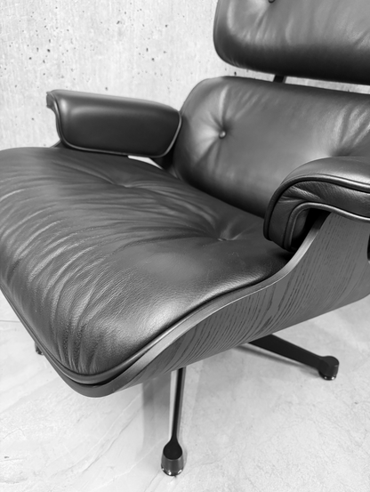 Vitra Eames 670 Lounge Chair & Ottoman Black Chestnut Black Leather Preloved