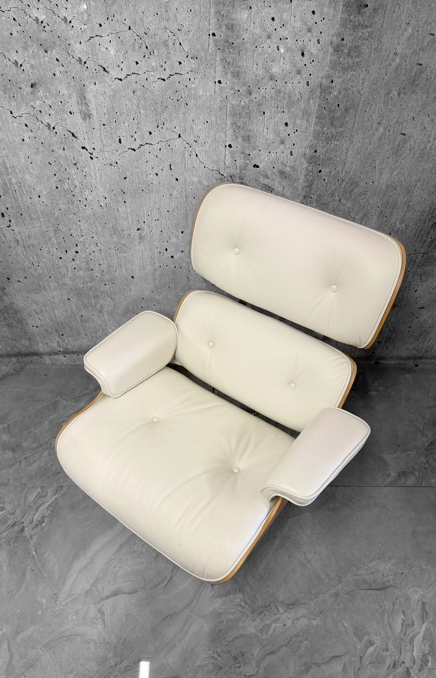 Vitra Eames 670 Lounge Chair & Ottoman American Cherry Snow Leather Preloved