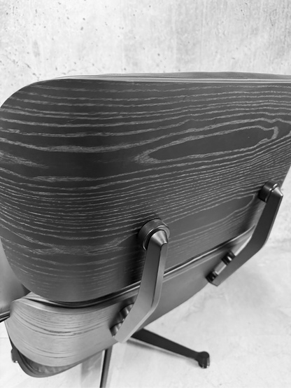 Vitra Eames 670 Lounge Chair & Ottoman Black Chestnut Black Leather Preloved