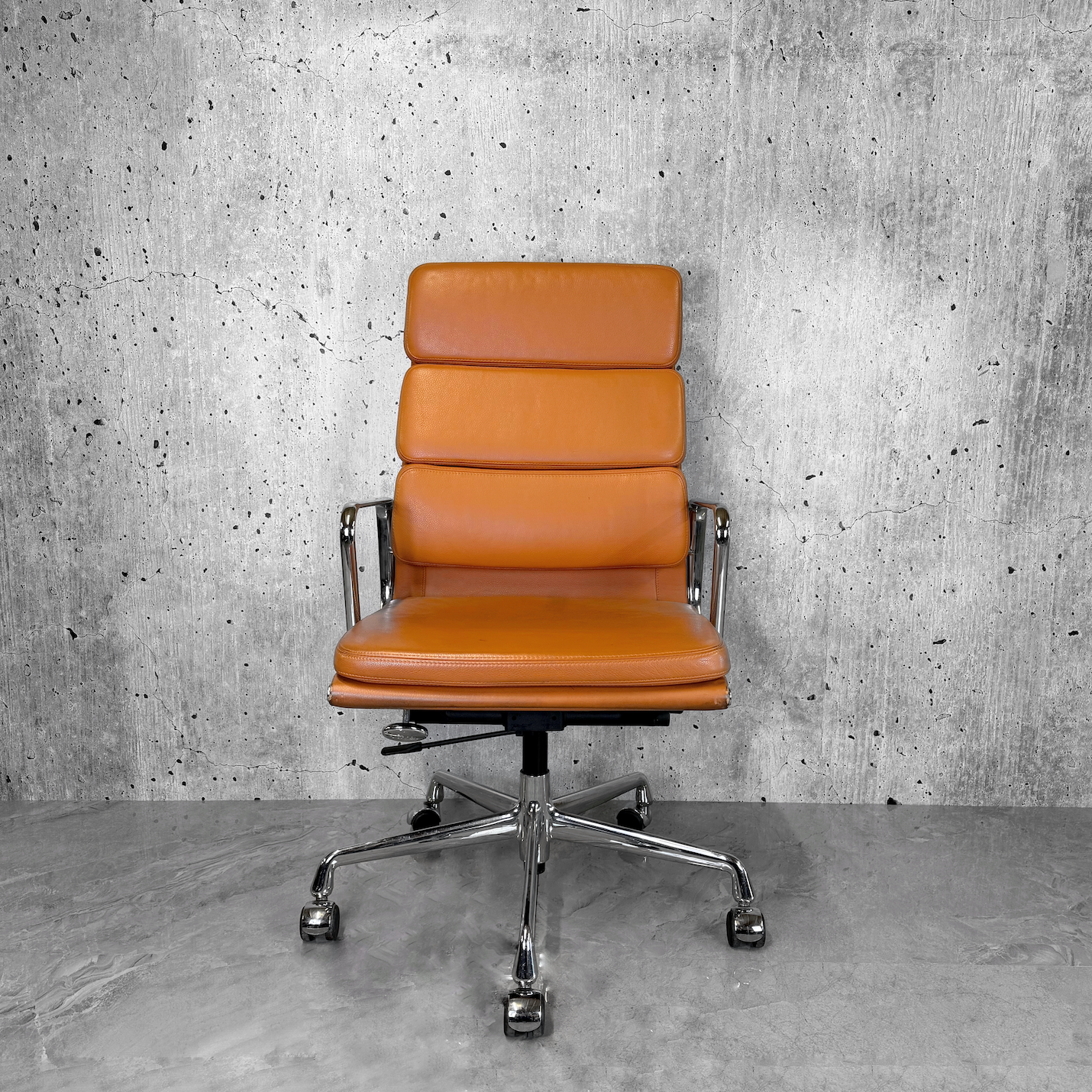 Tan_Leather_Vitra_Eames_EA219_Chrome_Office_Chair