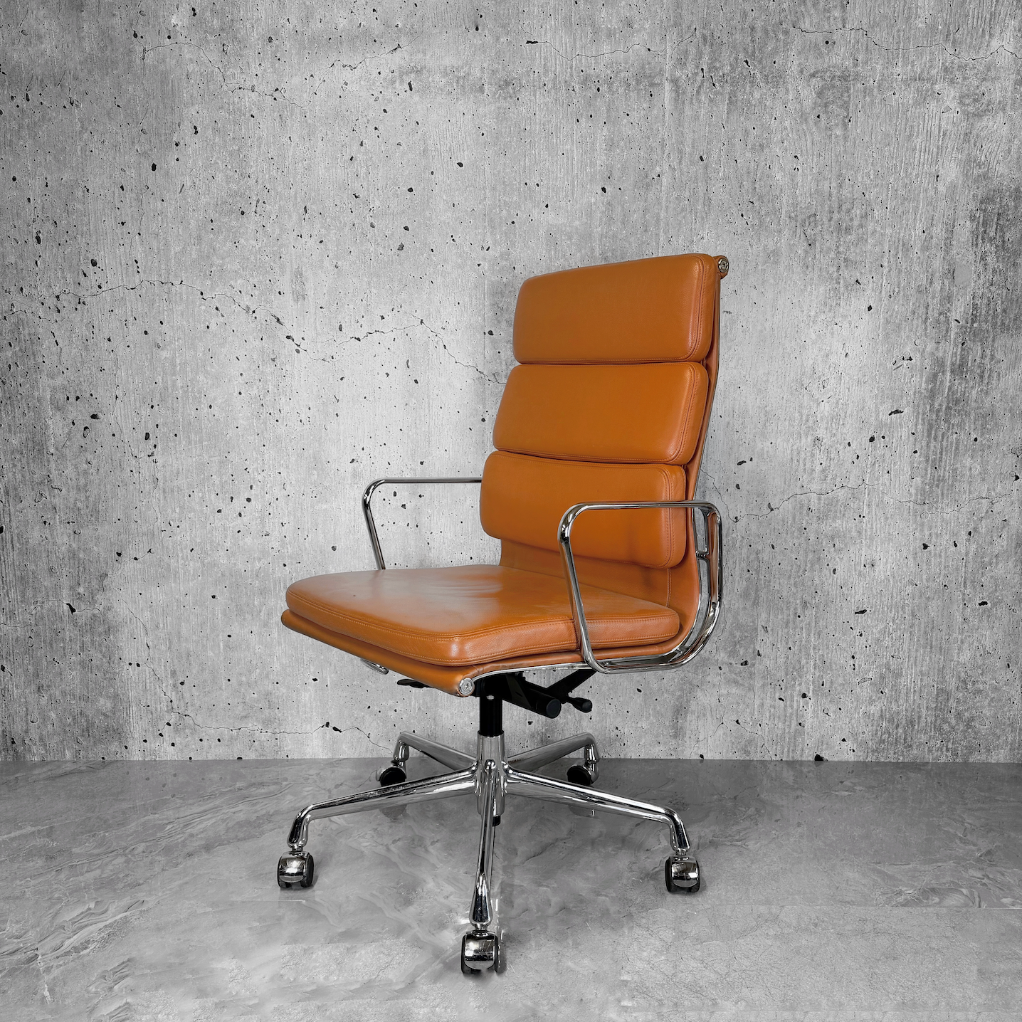 Tan_Leather_Vitra_Eames_EA219_Chrome_Office_Chair