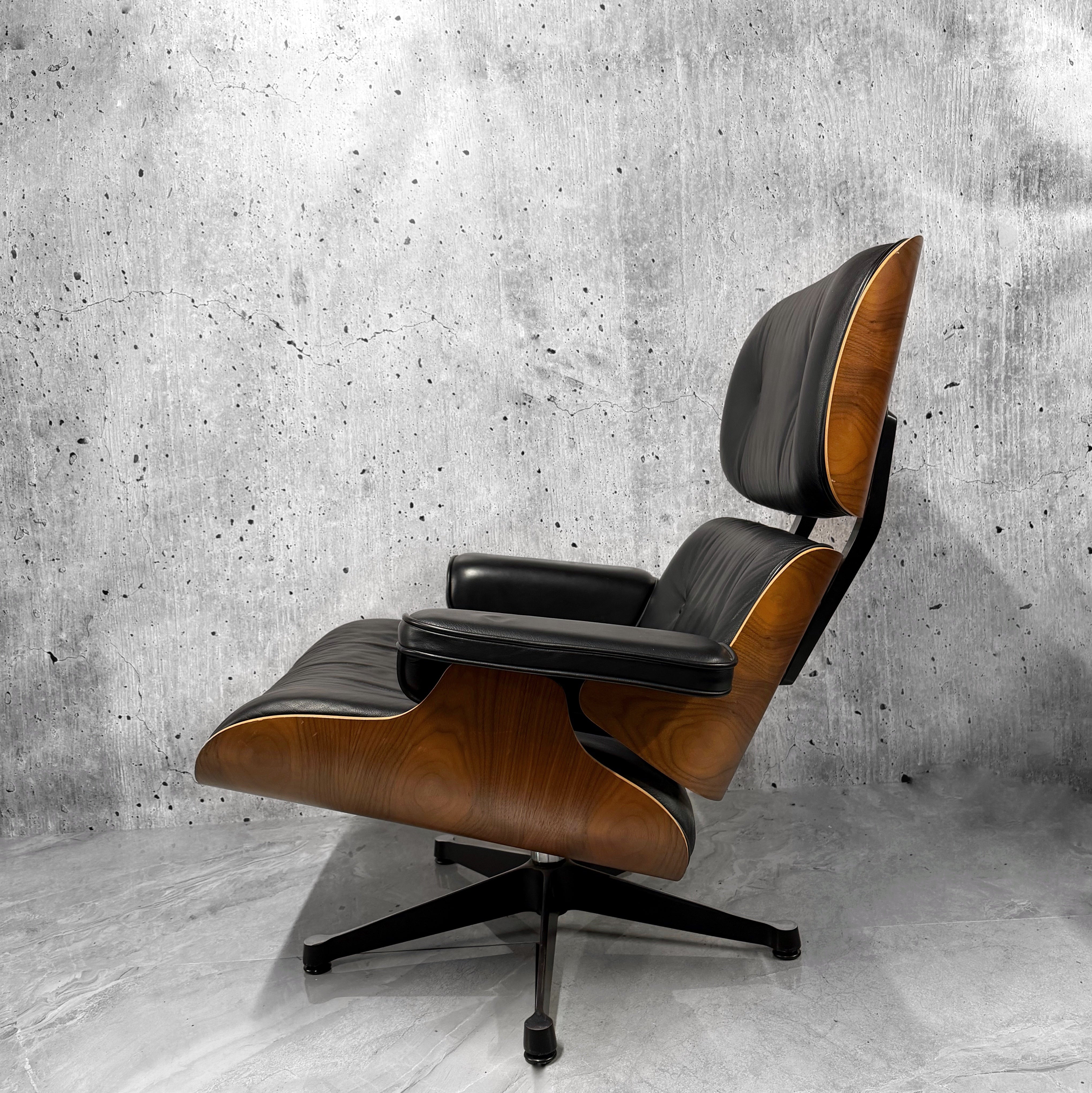 Vitra Eames 670 Lounge Chair & Ottoman American Cherry Preloved