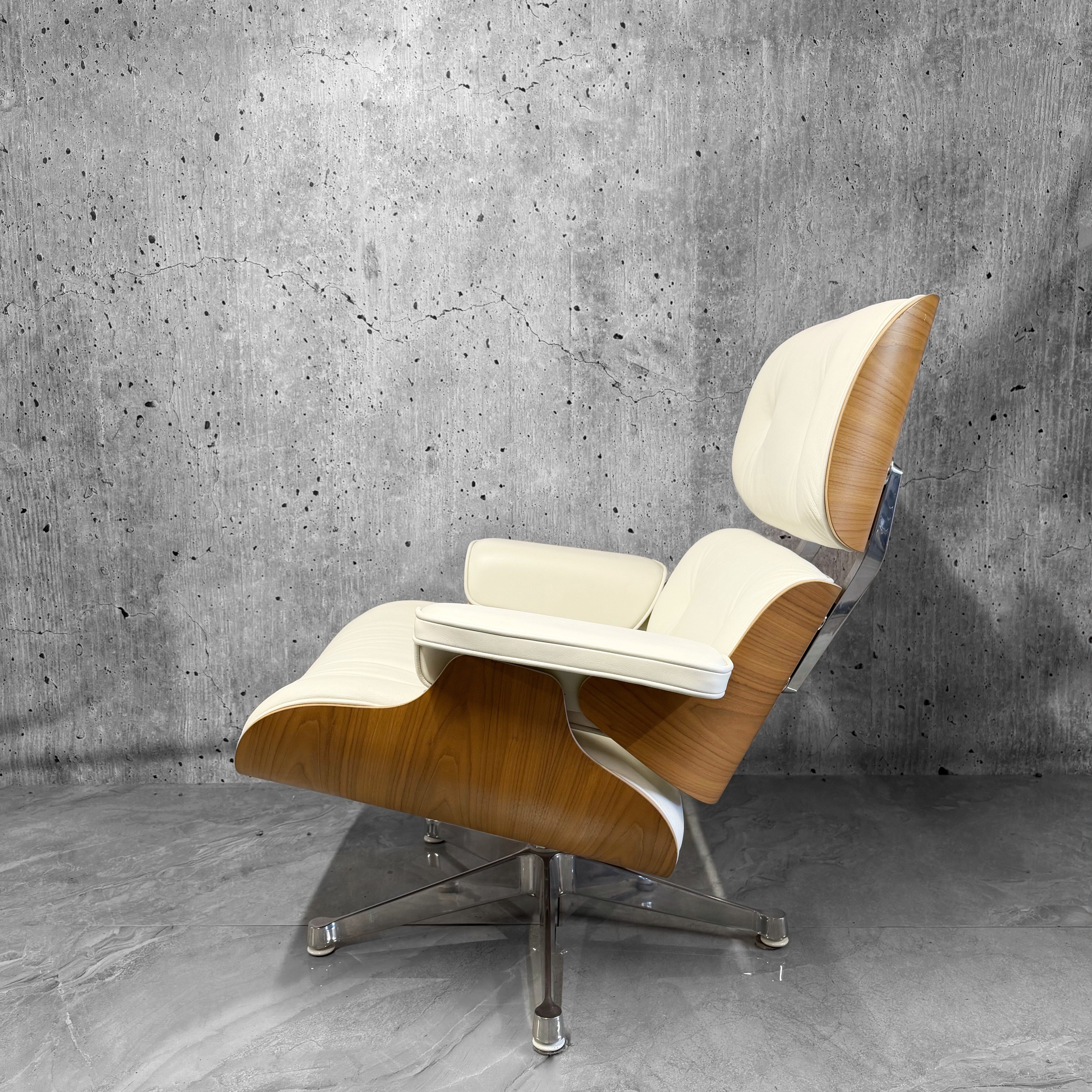 Vitra Eames 670 Lounge Chair & Ottoman American Cherry Snow Leather PrelovedVitra Eames 670 Lounge Chair & Ottoman American Cherry Snow Leather Preloved