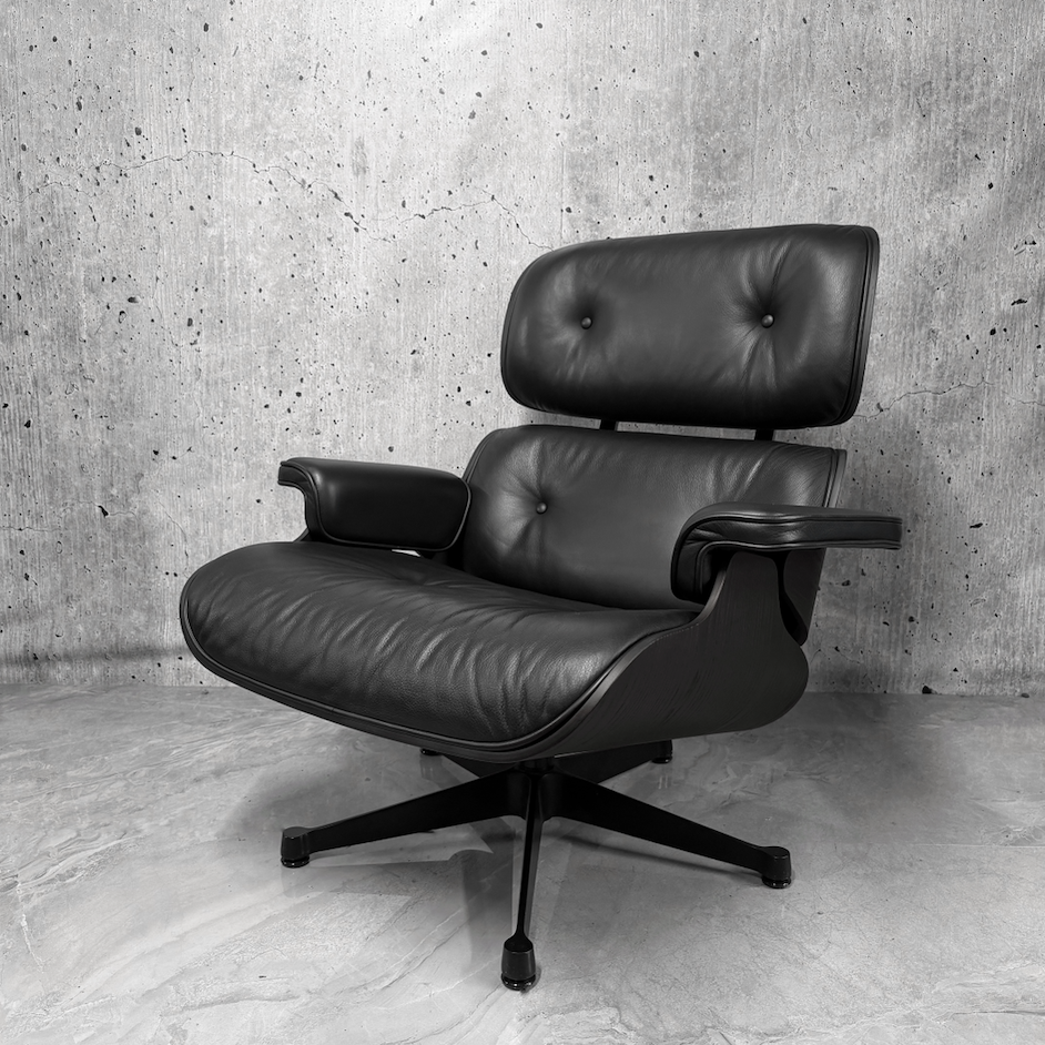 Vitra Eames 670 Lounge Chair & Ottoman Black Chestnut Black Leather Preloved