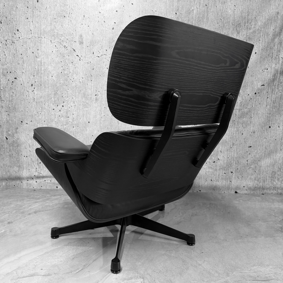 Vitra Eames 670 Lounge Chair & Ottoman Black Chestnut Black Leather Preloved