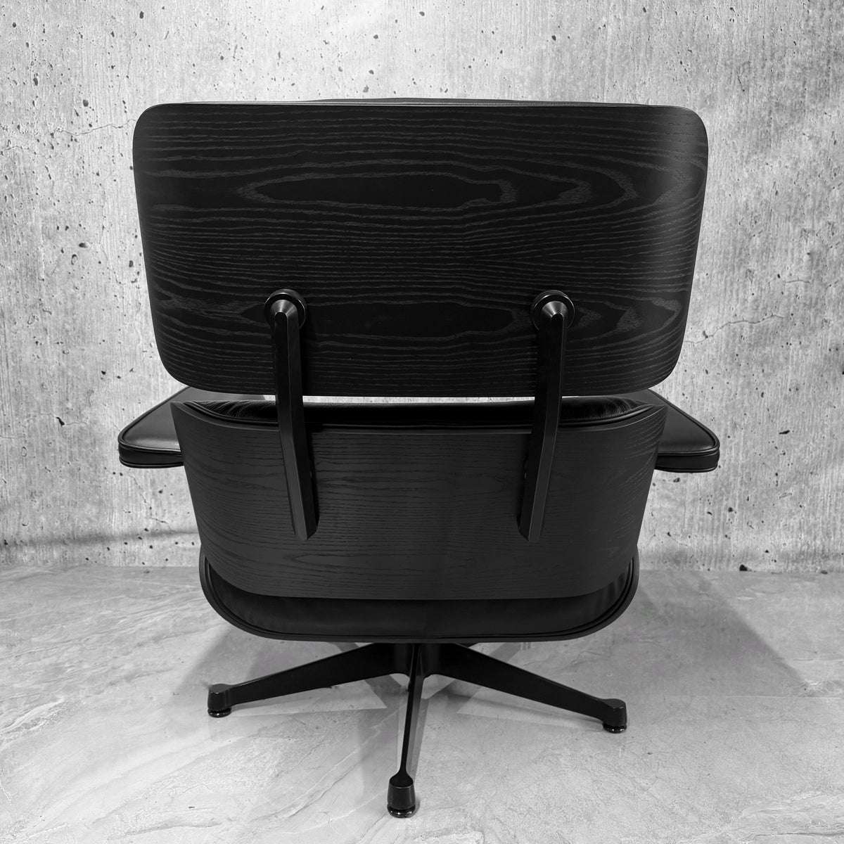 Vitra Eames 670 Lounge Chair & Ottoman Black Chestnut Black Leather Preloved