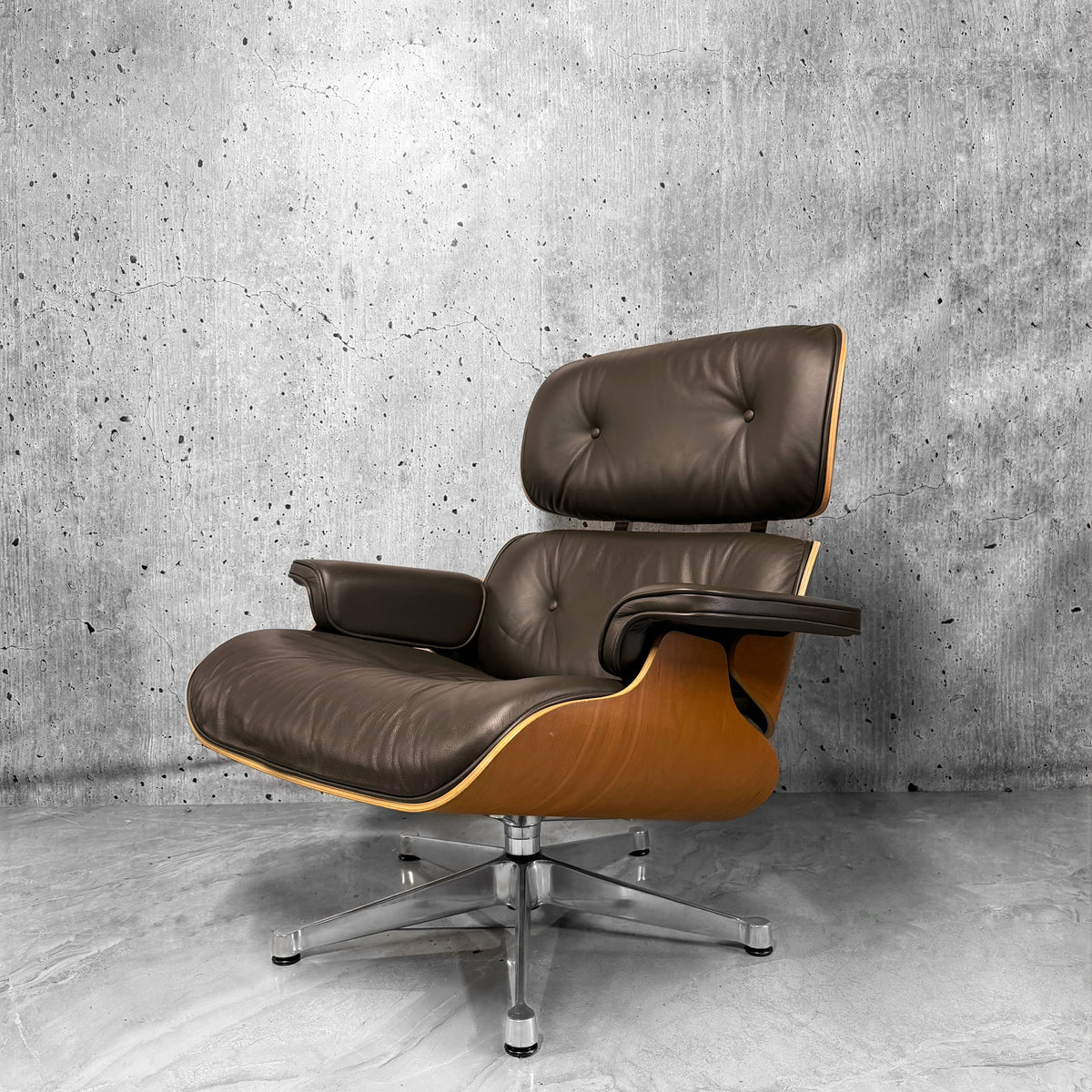 Vitra Eames 670 Lounge Chair & Ottoman Brown Walnut Chrome Preloved