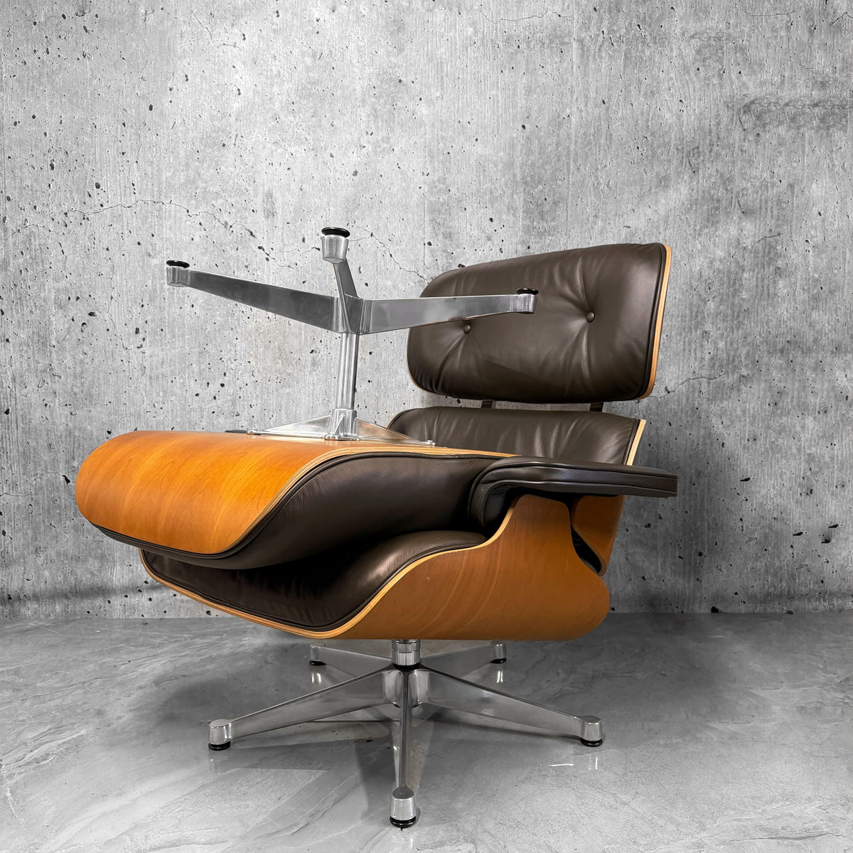Vitra Eames 670 Lounge Chair & Ottoman Brown Walnut Chrome Preloved