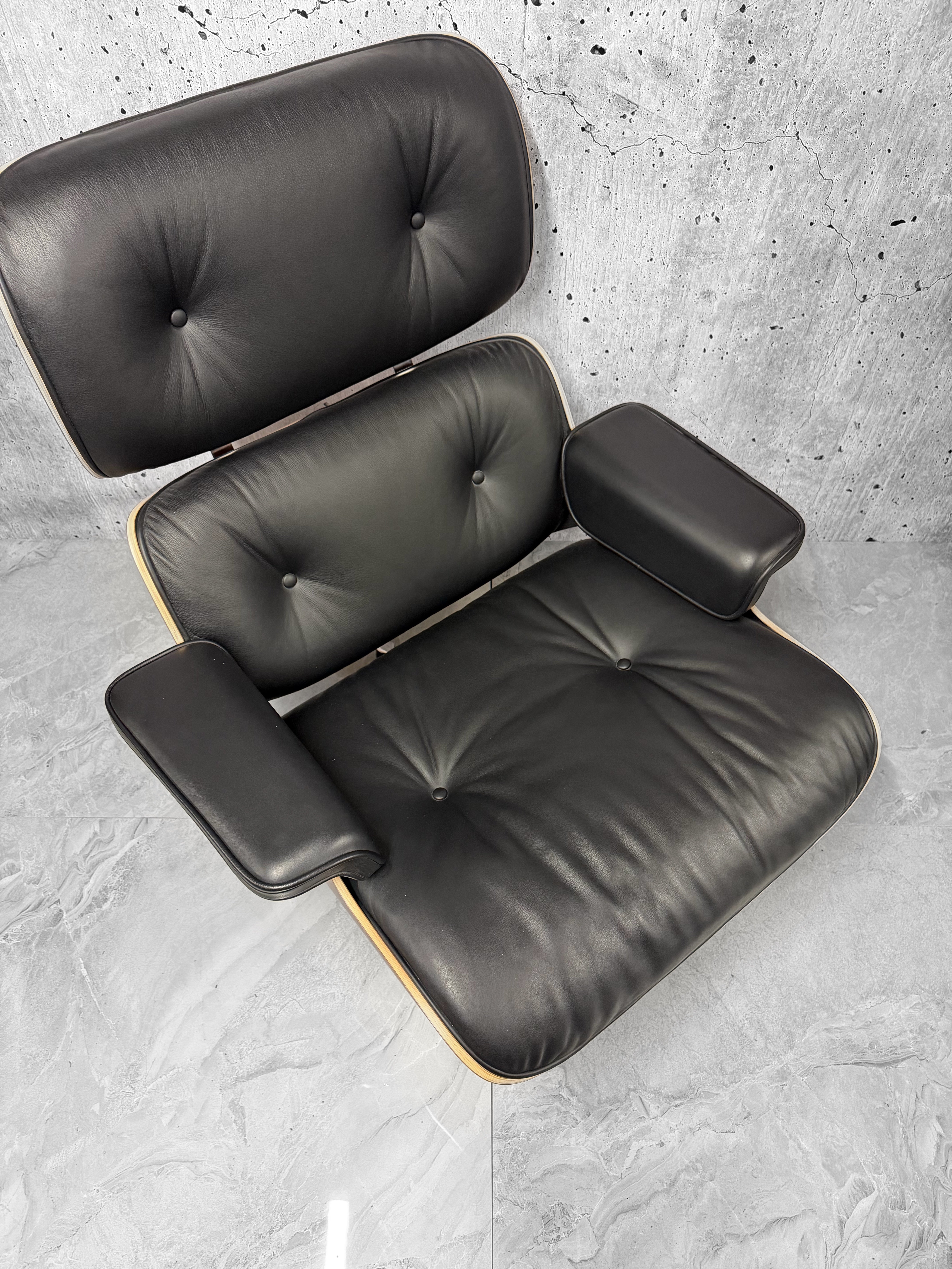 Vitra Eames 670 Lounge Chair & Ottoman Santos Palisander Black Unused