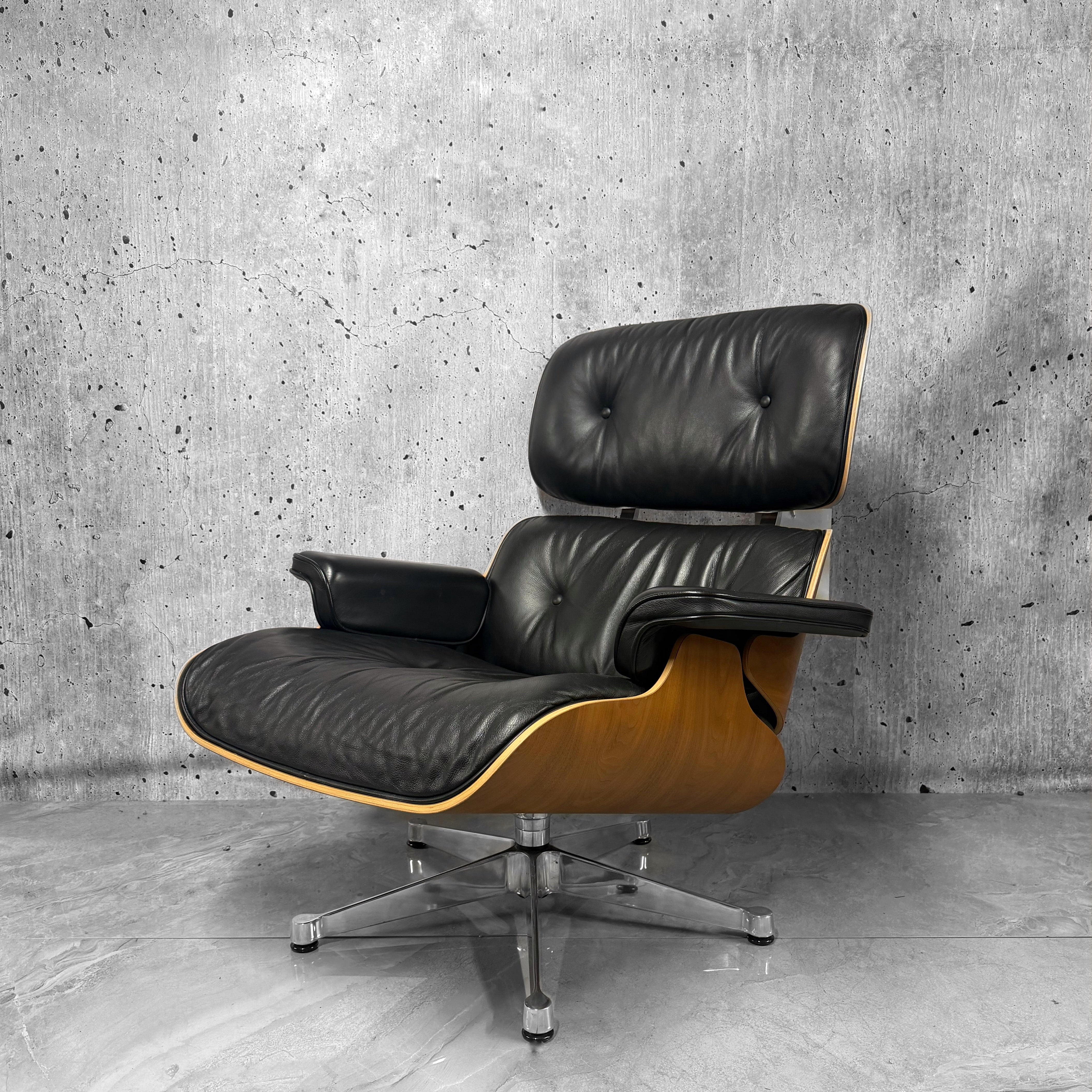 Vitra Eames 670 Lounge Chair & Ottoman Walnut Chrome Preloved