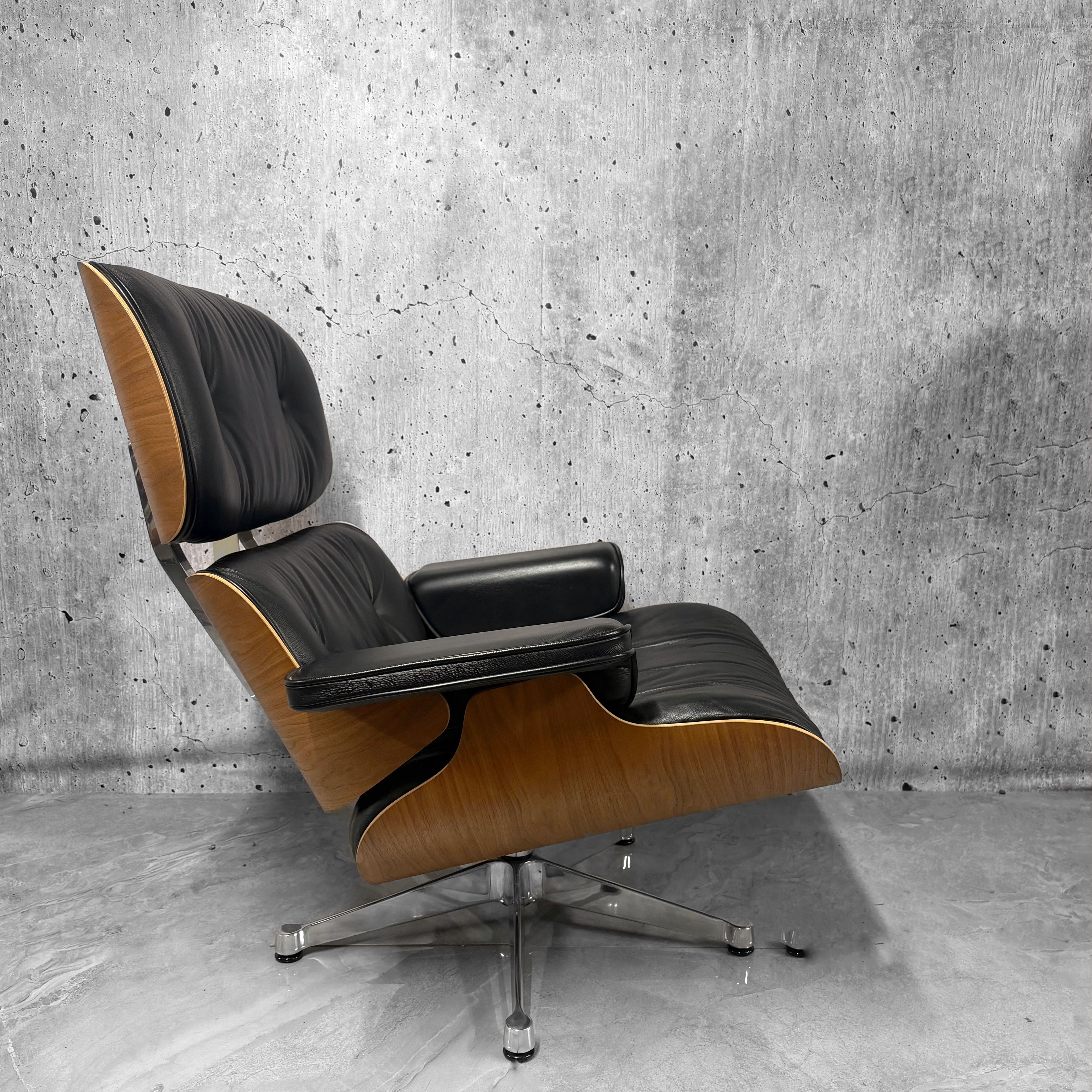Vitra Eames 670 Lounge Chair & Ottoman Walnut Chrome Preloved