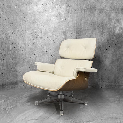 Vitra Eames 670 Lounge Chair & Ottoman Walnut Snow Preloved