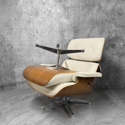 Vitra Eames 670 Lounge Chair & Ottoman Walnut Snow Preloved