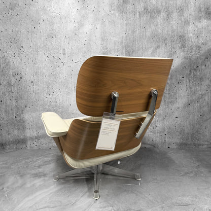 Vitra Eames 670 Lounge Chair & Ottoman Walnut Snow Preloved