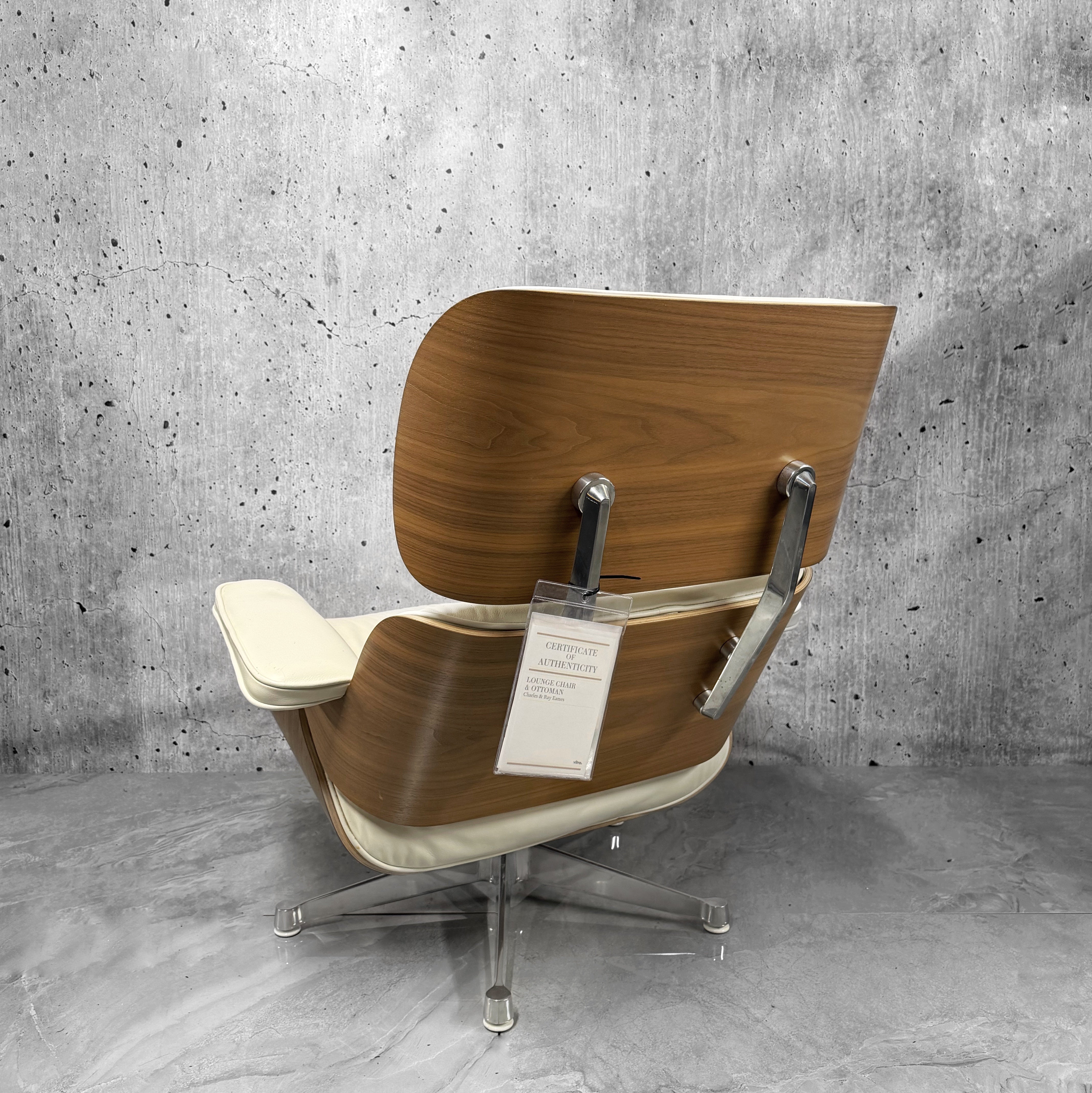 Vitra Eames 670 Lounge Chair & Ottoman Walnut Snow Preloved