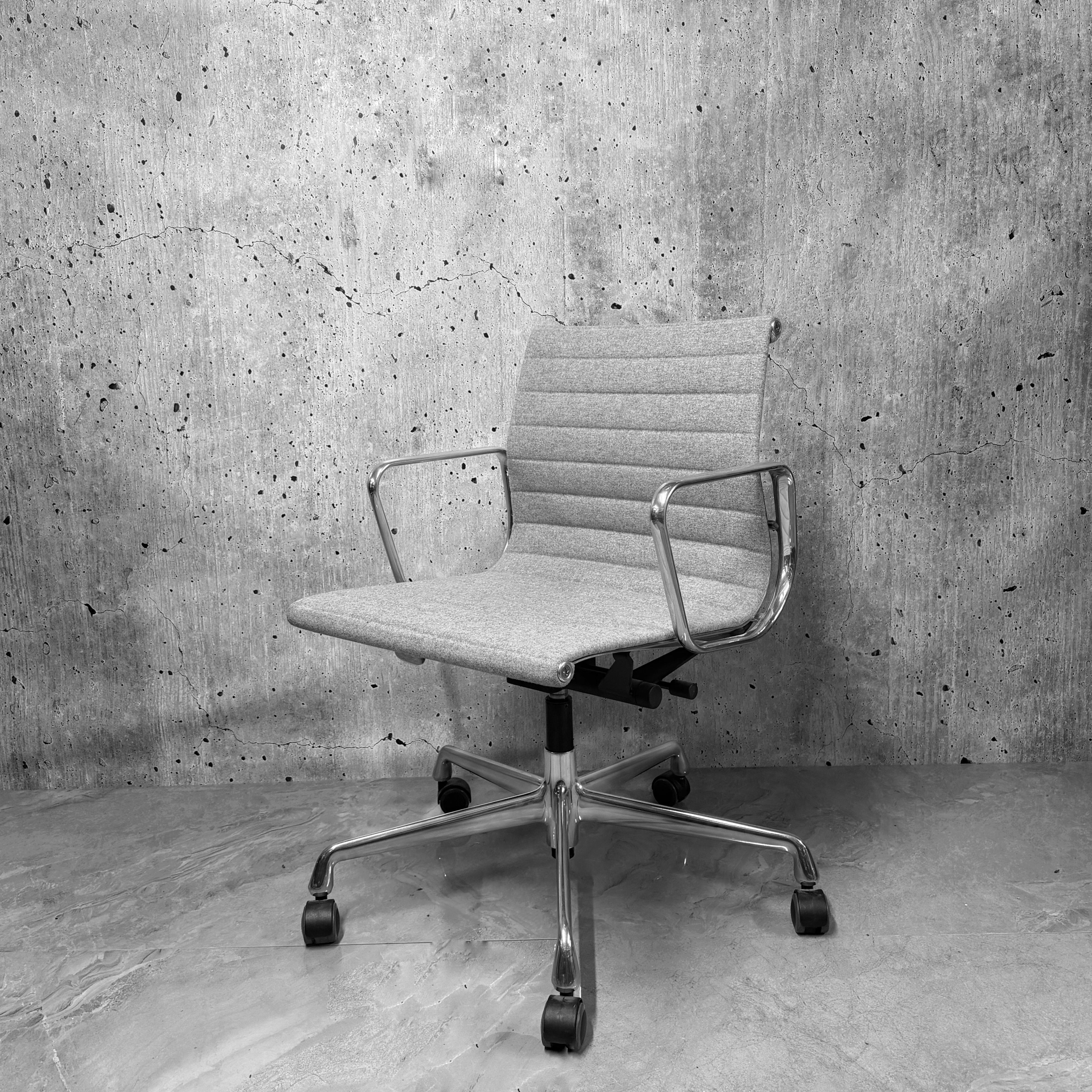 Vitra Eames EA117 Fabric Ribbed Lowback Office Chair New Condition