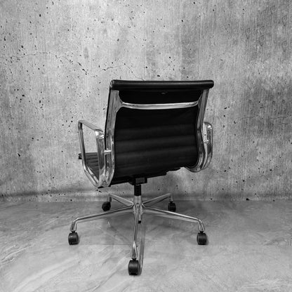 Vitra Eames EA117 Leather Ribbed Lowback Office Chair Refurbished