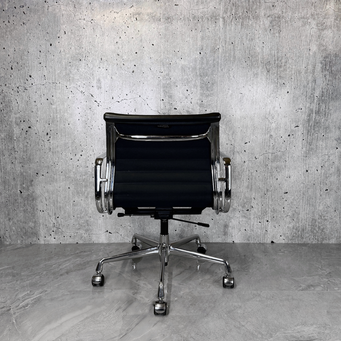 Vitra Eames EA117 Leather Ribbed Office Chair black 