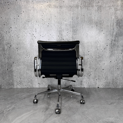 Vitra Eames EA117 Leather Ribbed Office Chair black 