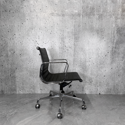 Vitra Eames EA117 Leather Ribbed Office Chair black 